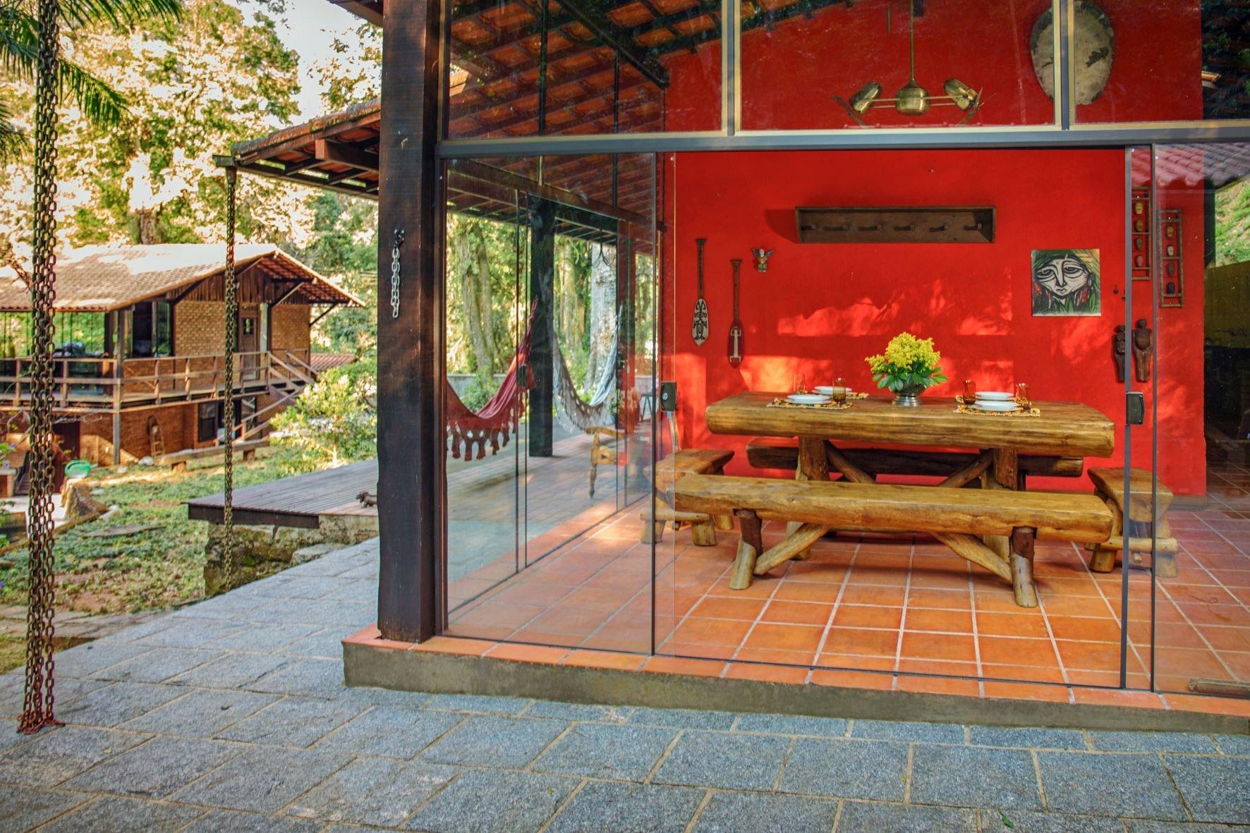 image-housing-carousel