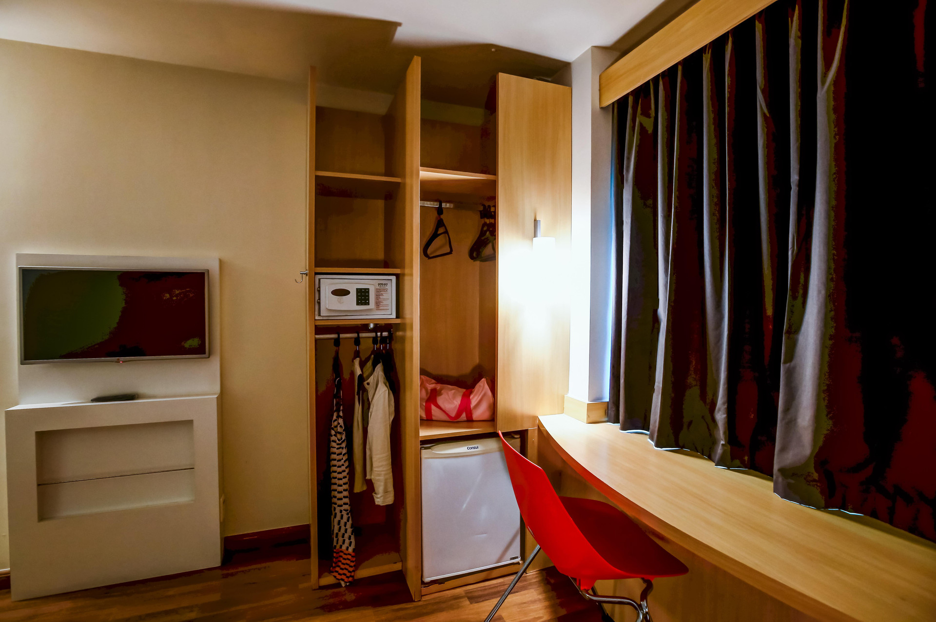 image-housing-carousel