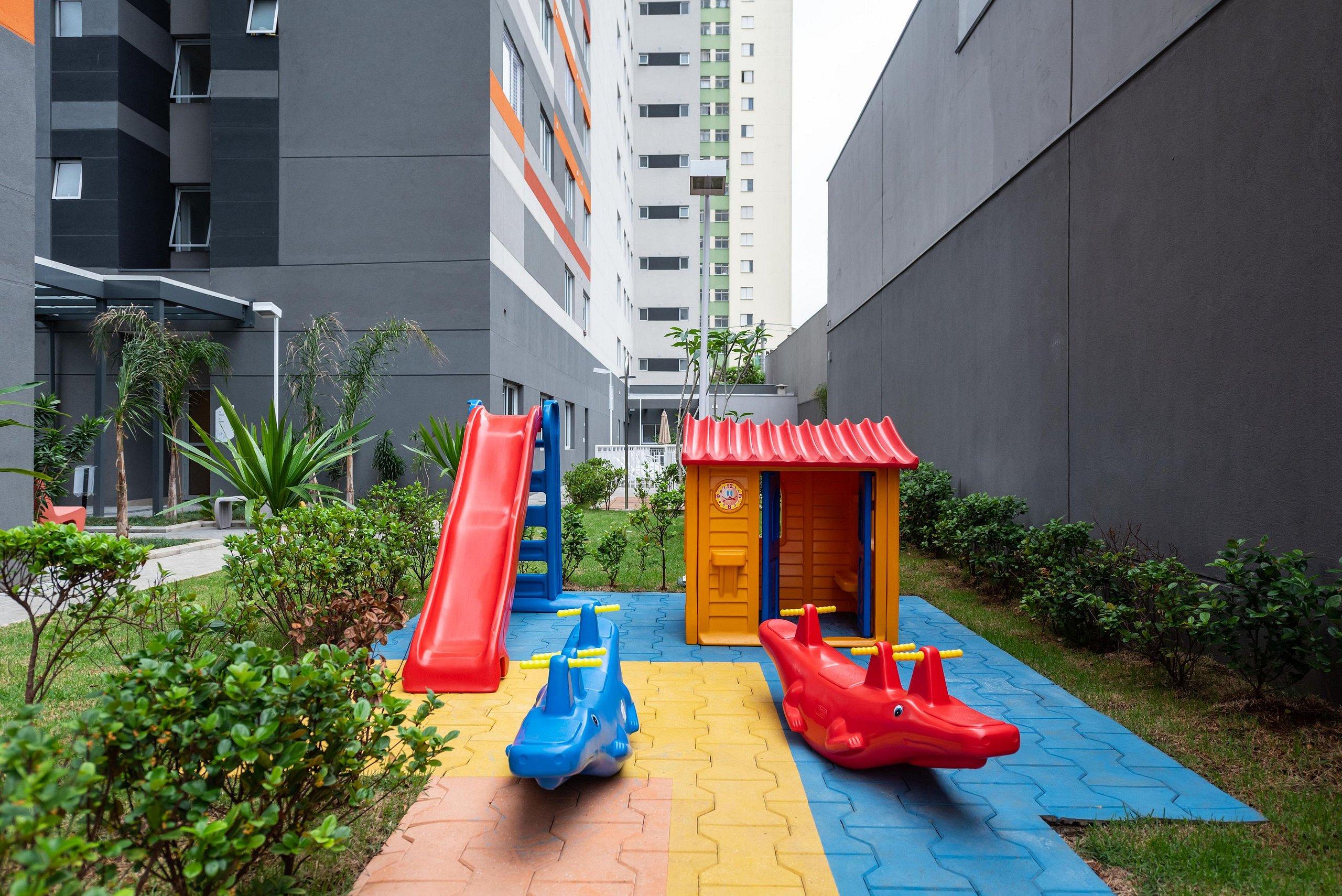 image-housing-carousel