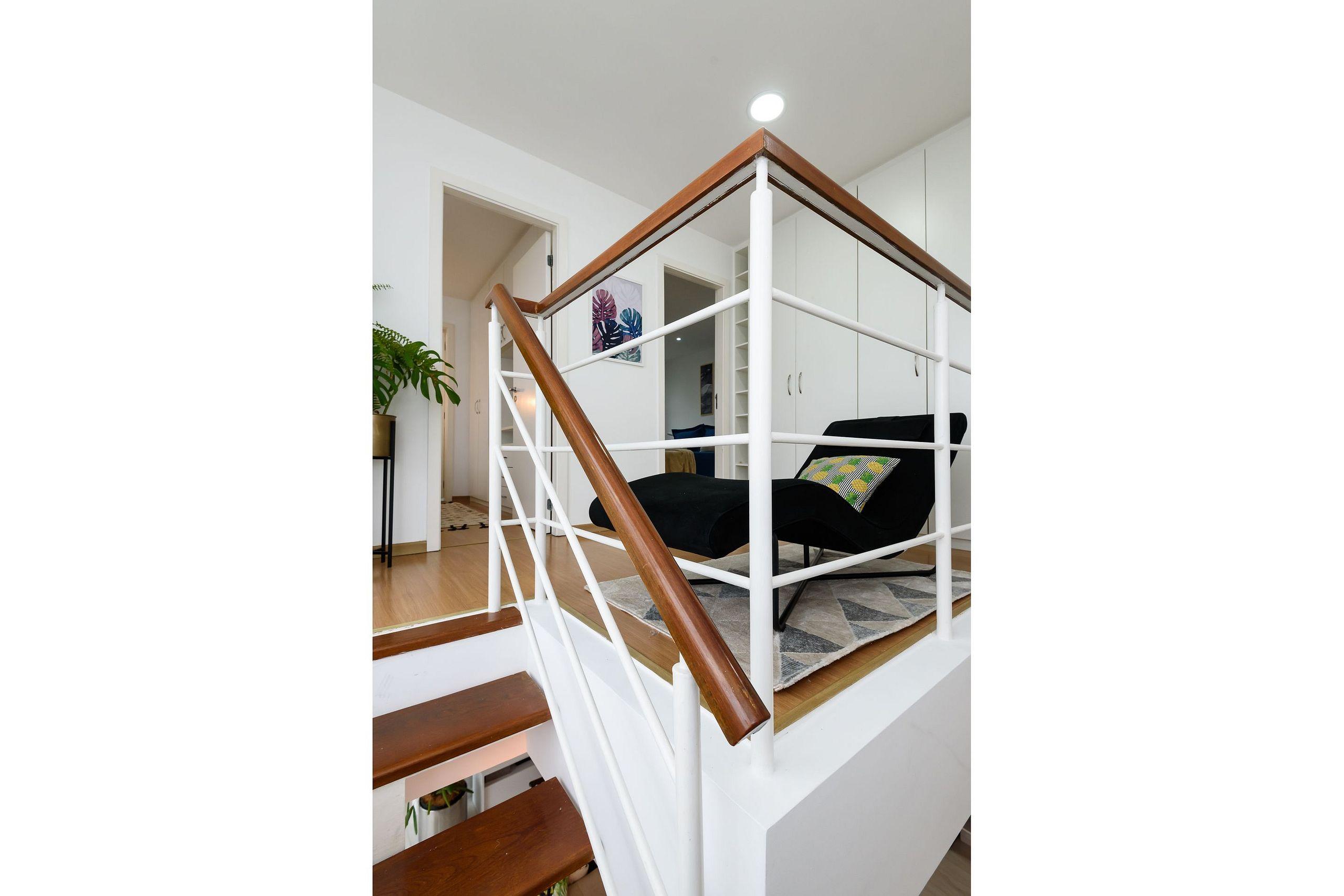 image-housing-carousel