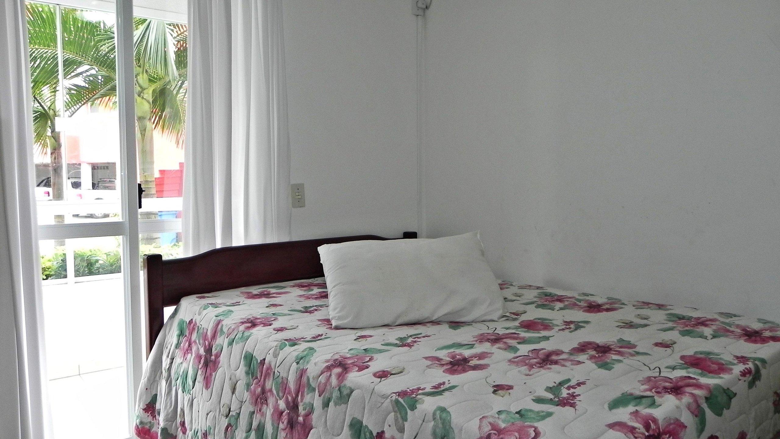 image-housing-carousel