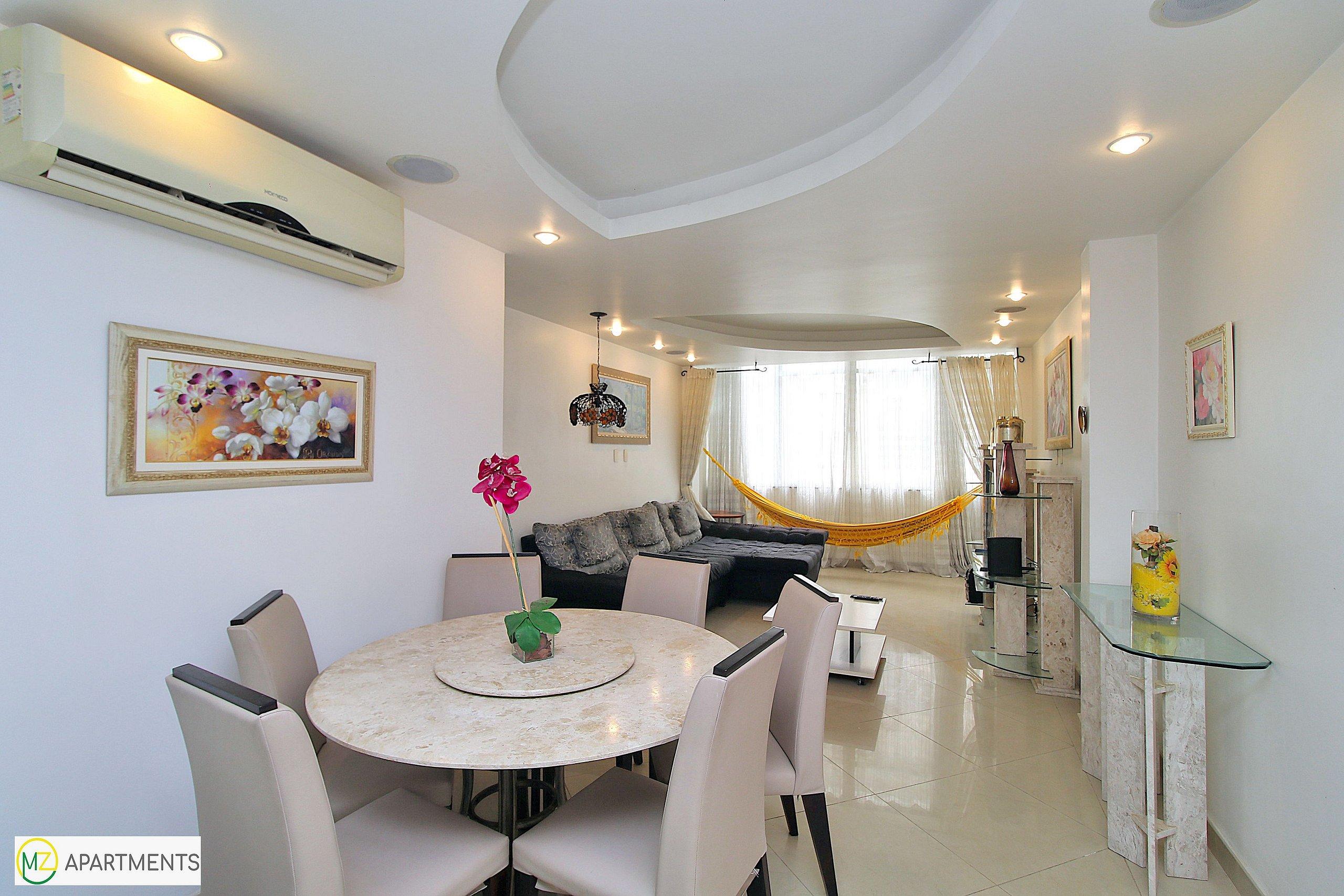 image-housing-carousel