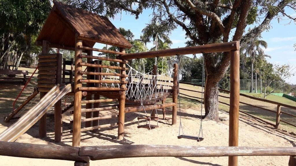 image-housing-carousel
