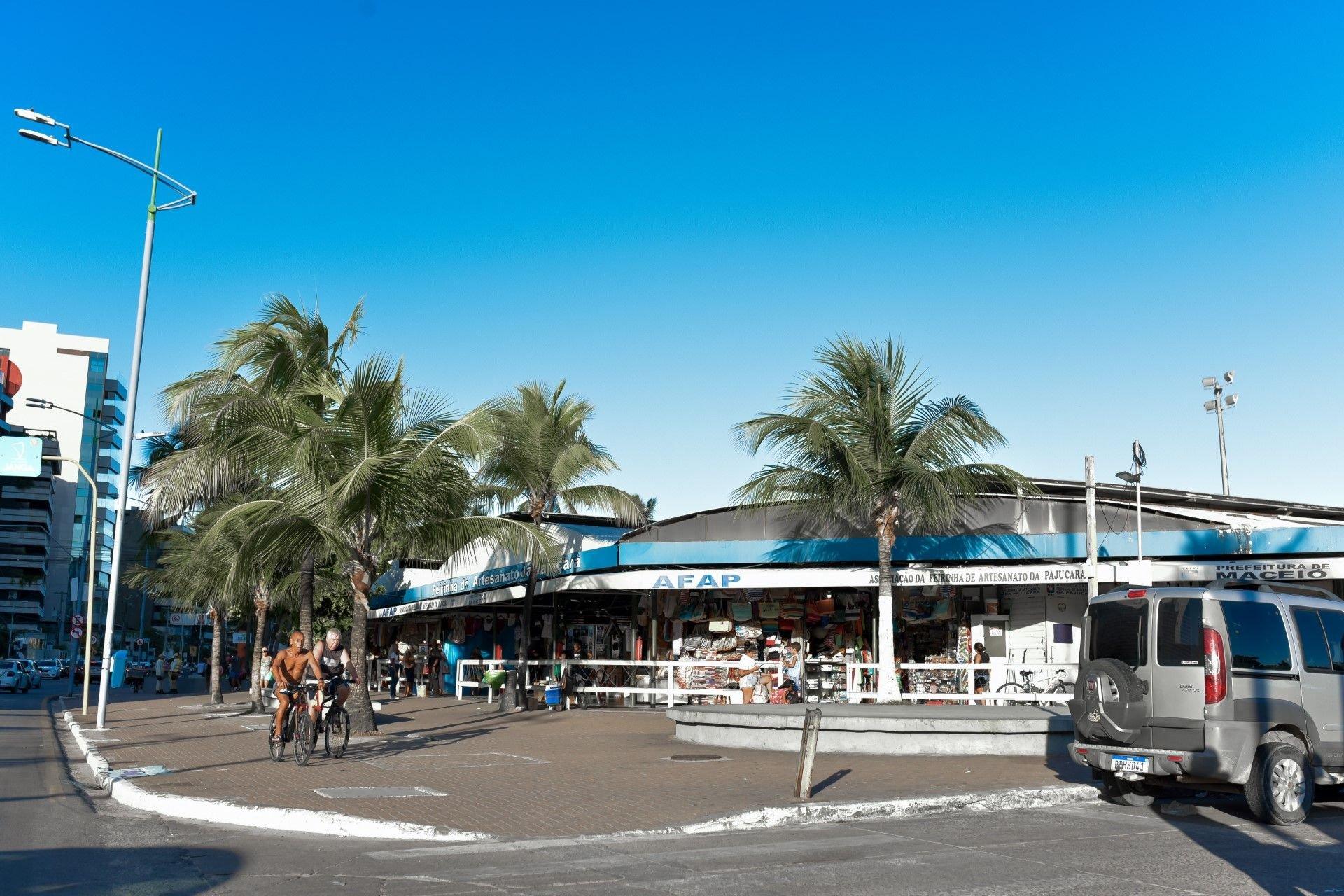 image-housing-carousel