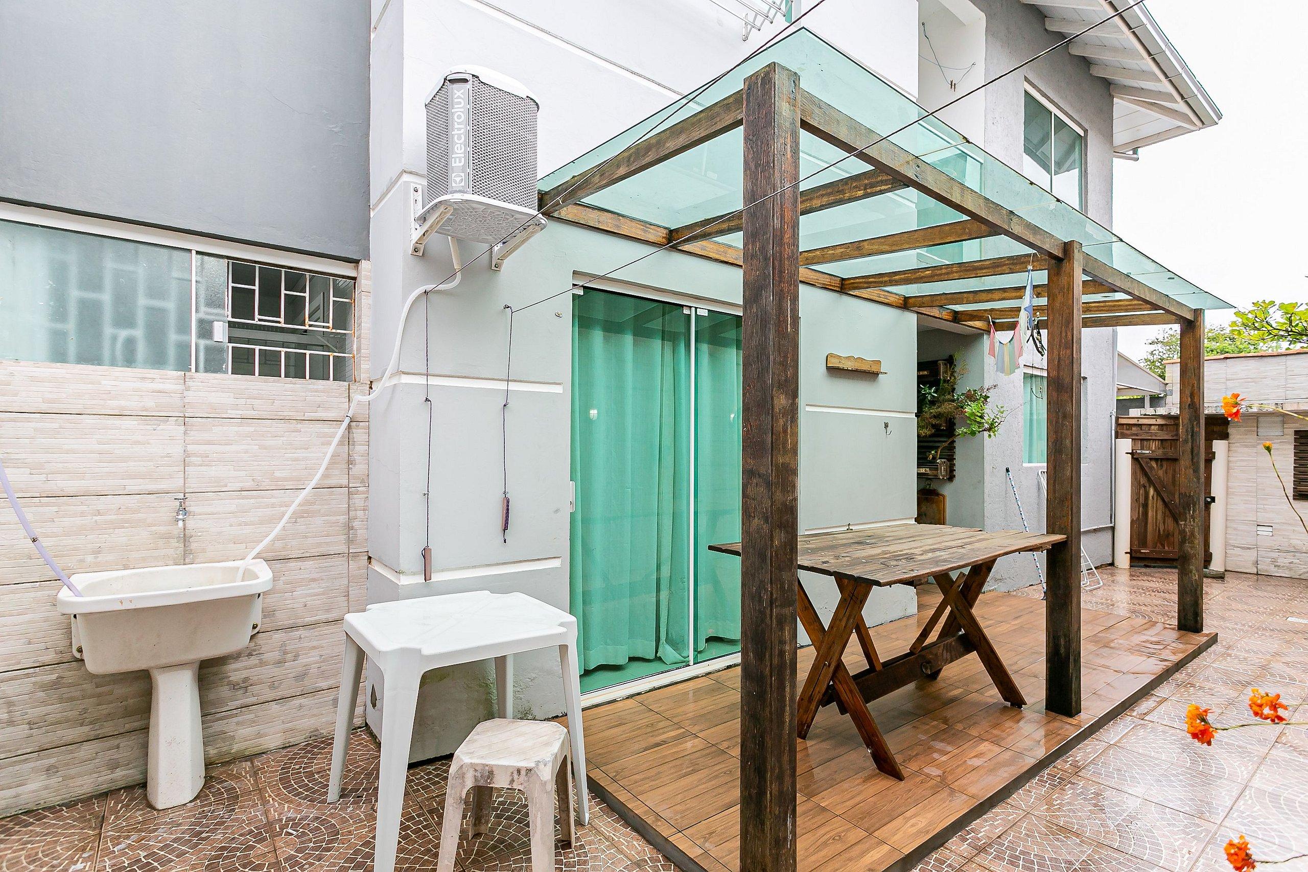 image-housing-carousel