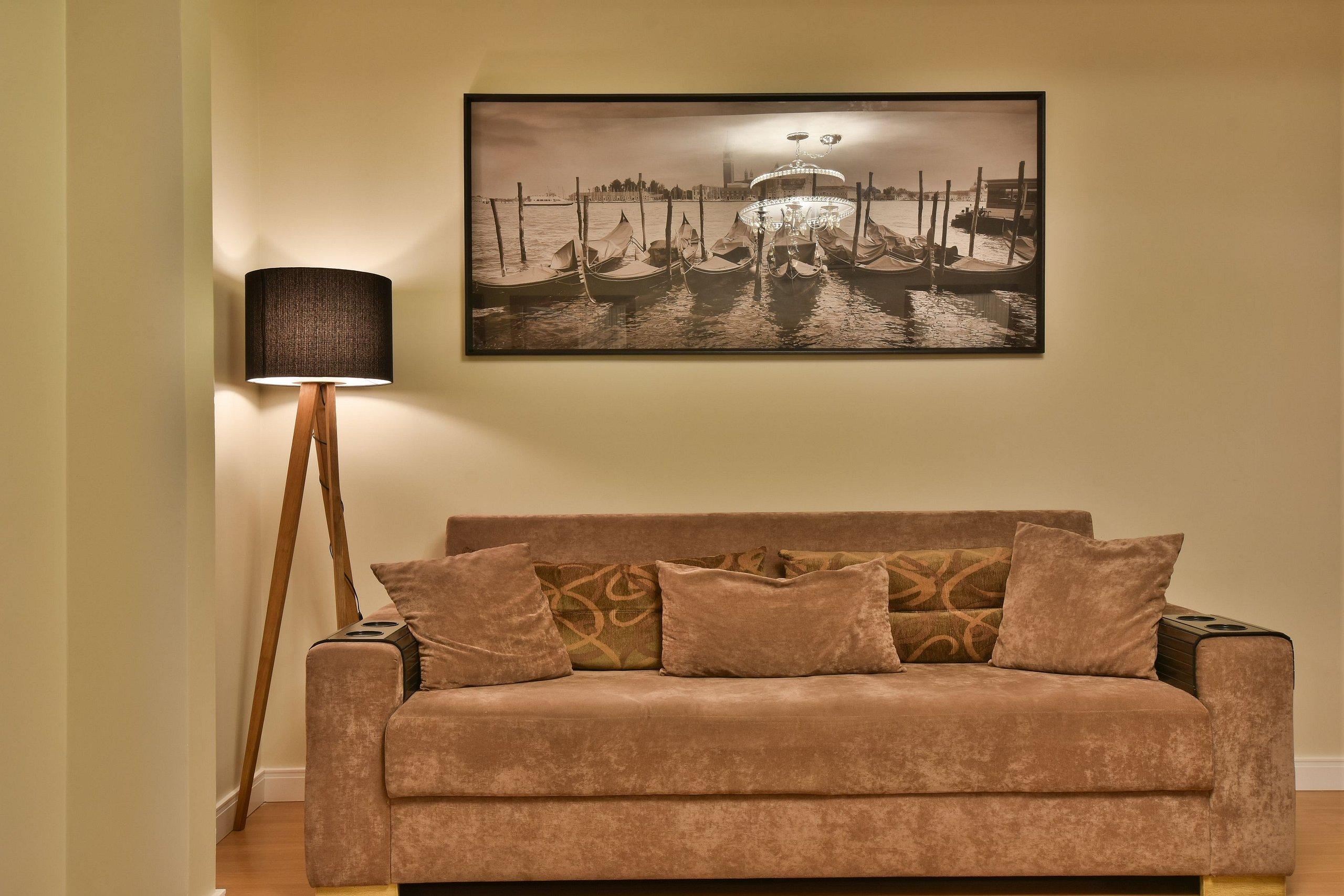 image-housing-carousel