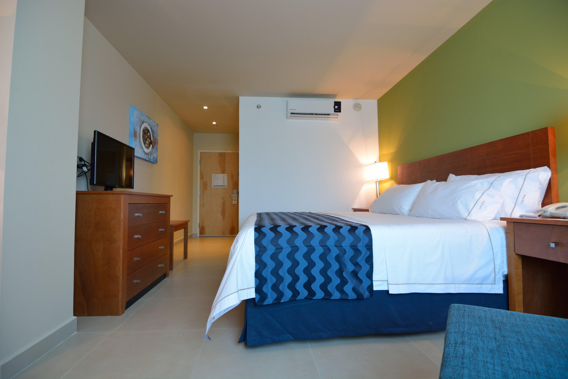 1 King Bed Standard Sea View