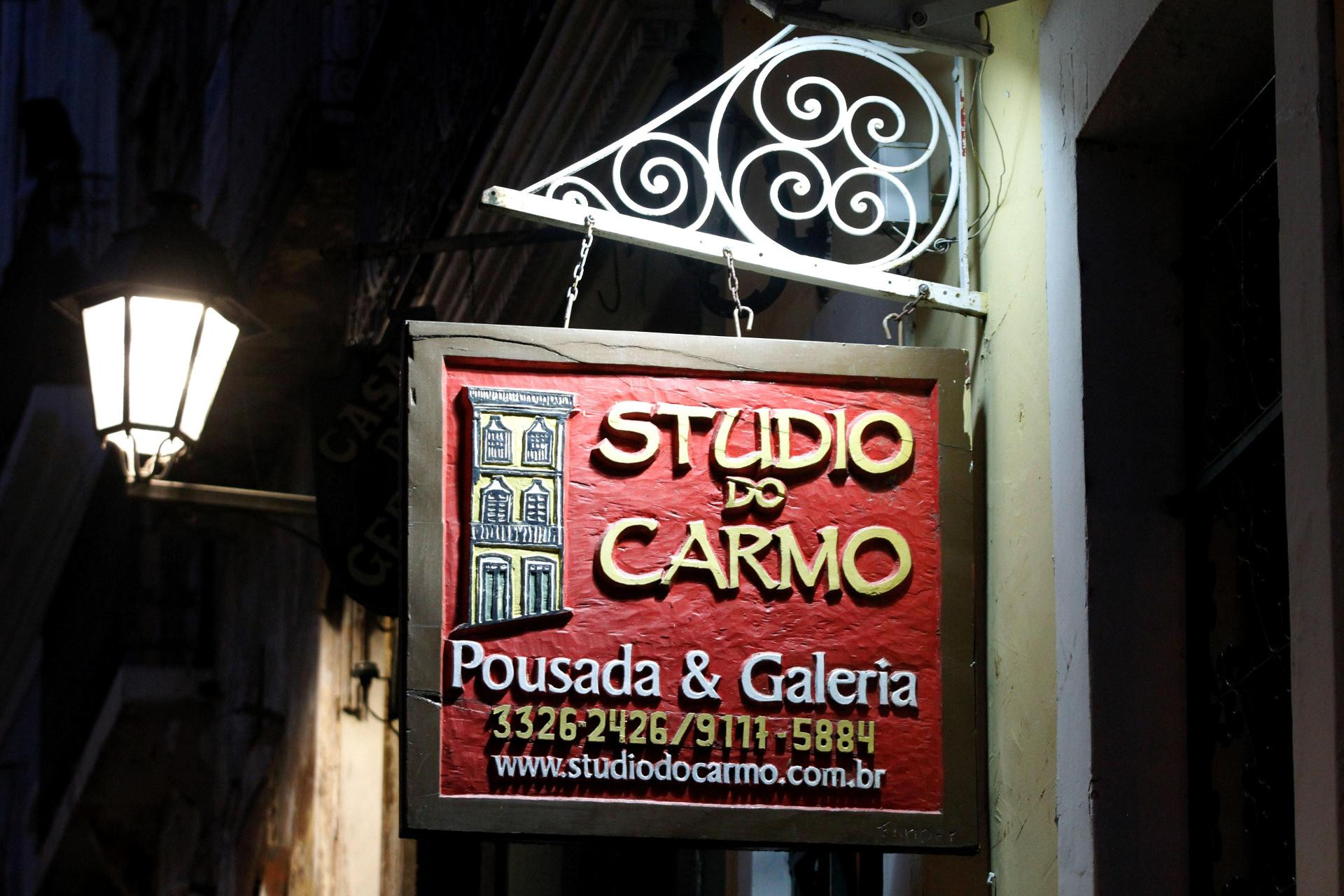 image-housing-carousel
