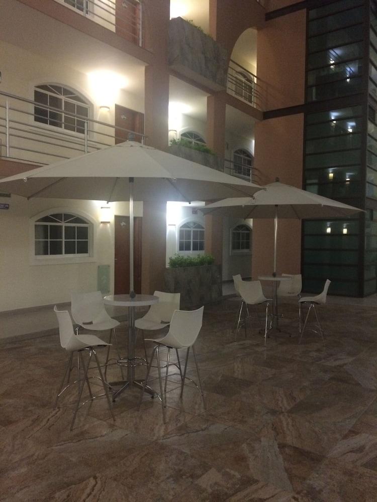 image-housing-carousel
