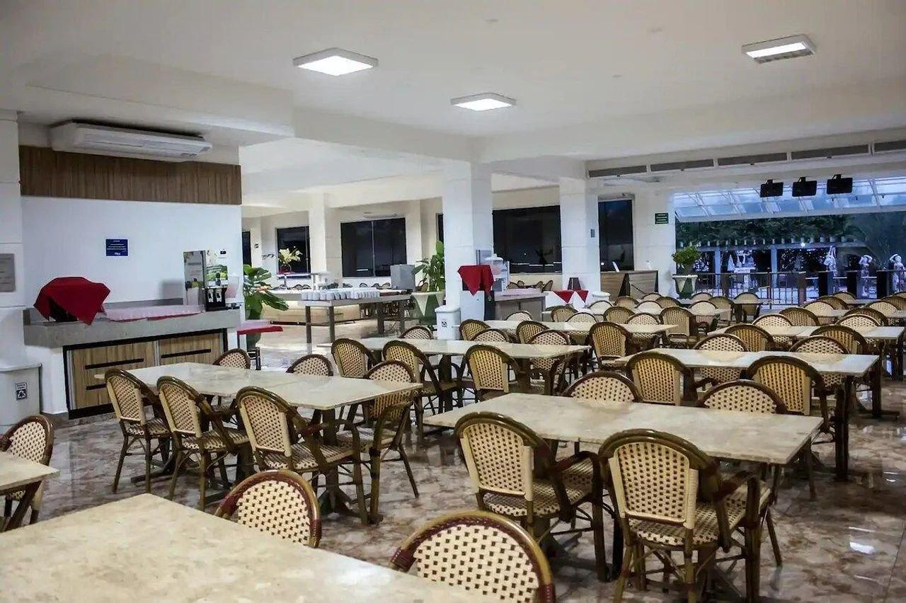 image-housing-carousel