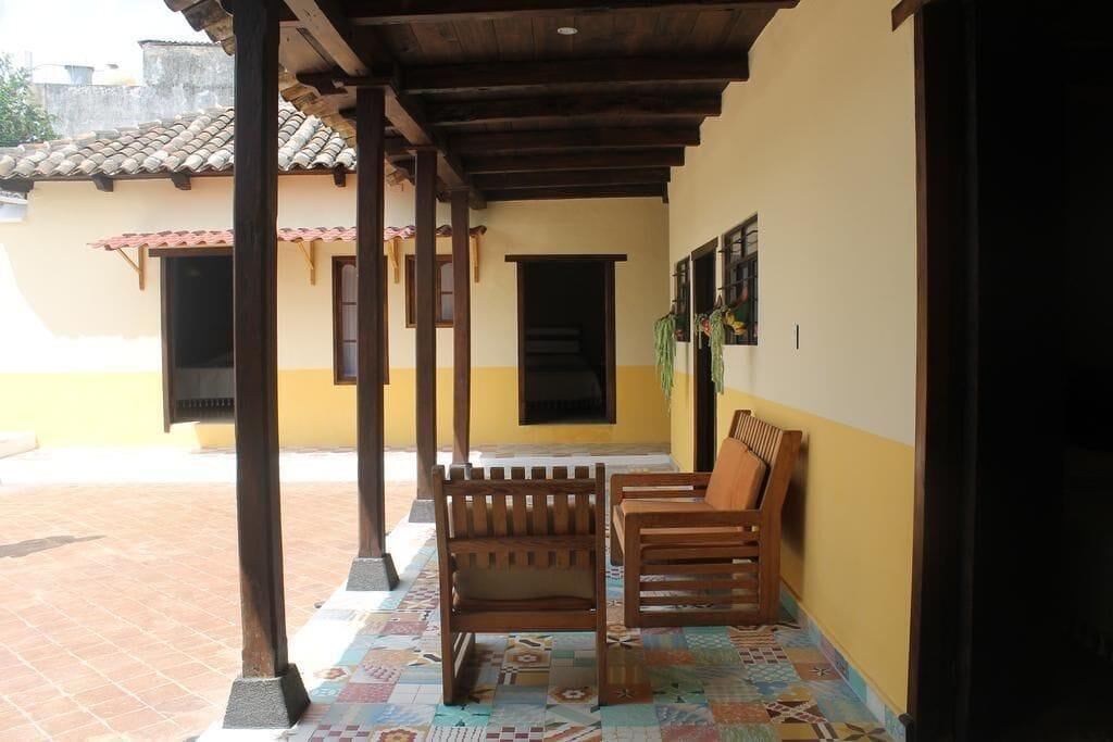 Hotel de las Flores 4