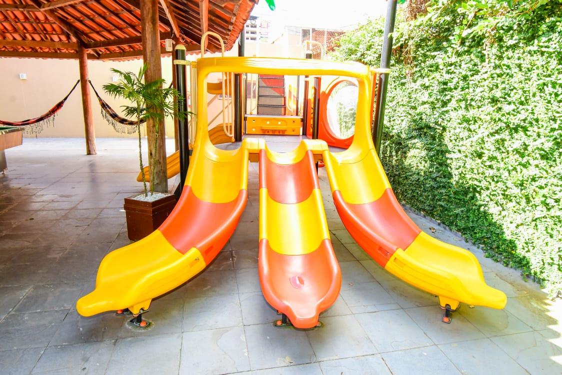 image-housing-carousel
