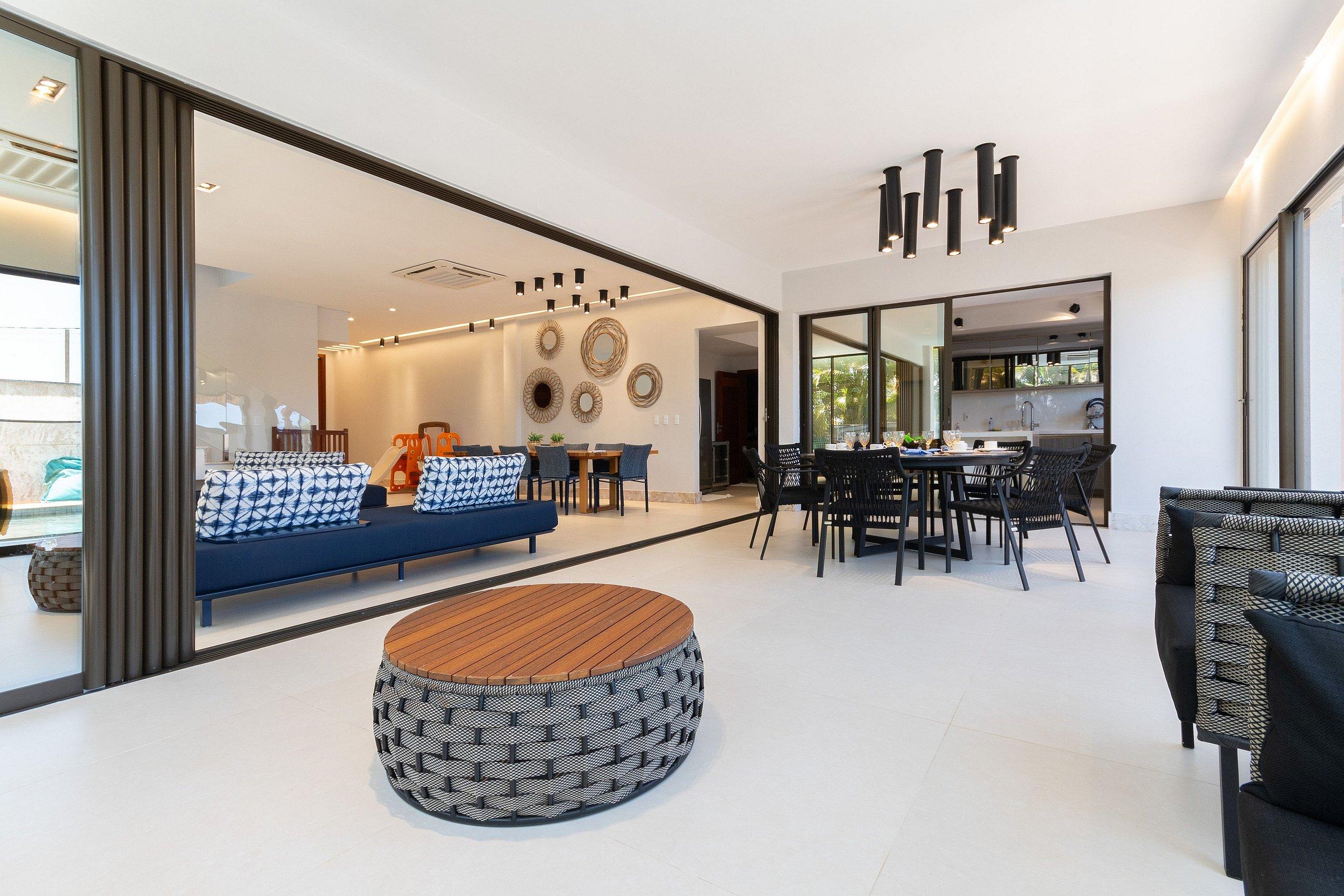 image-housing-carousel