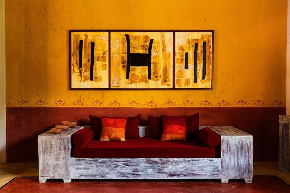 image-housing-carousel