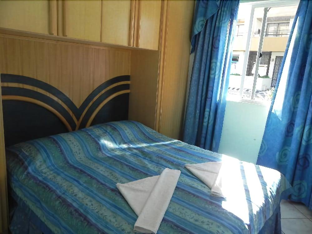 image-housing-carousel