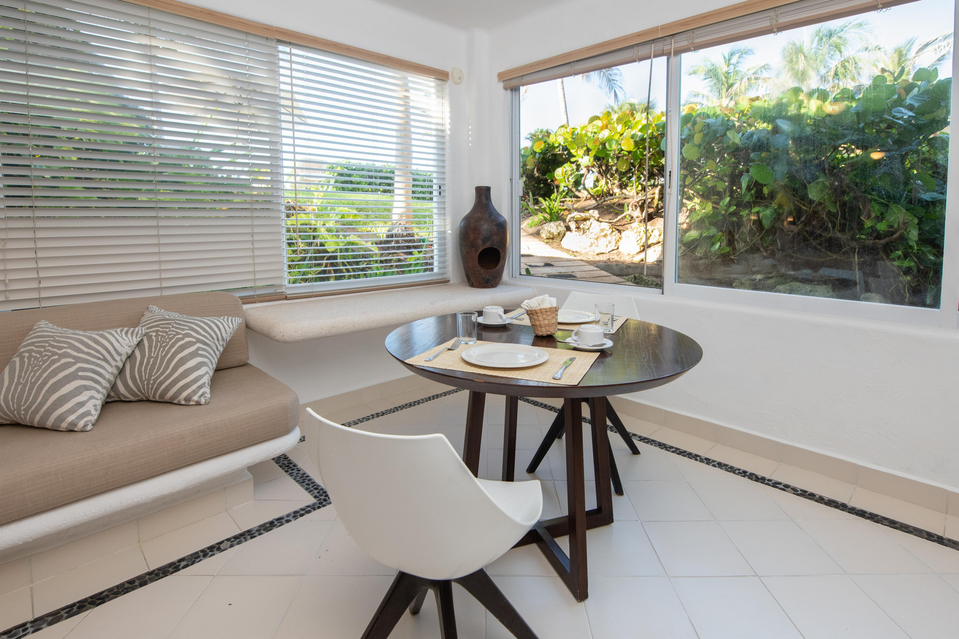 Suite Triple Júnior con Vista al Jardín