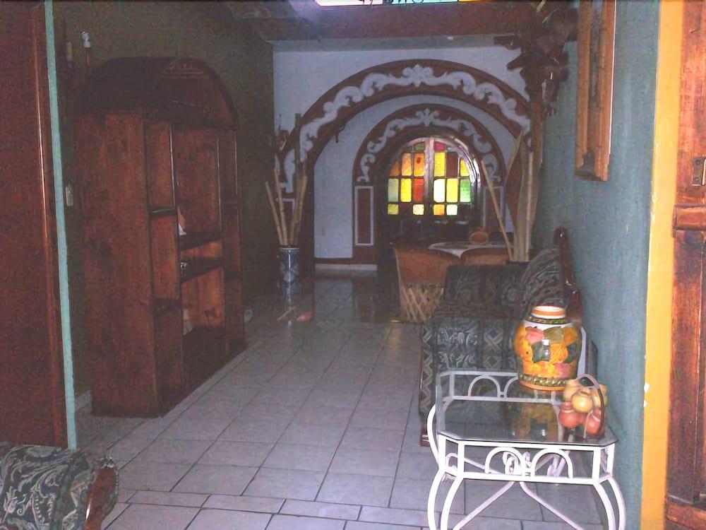 image-housing-carousel