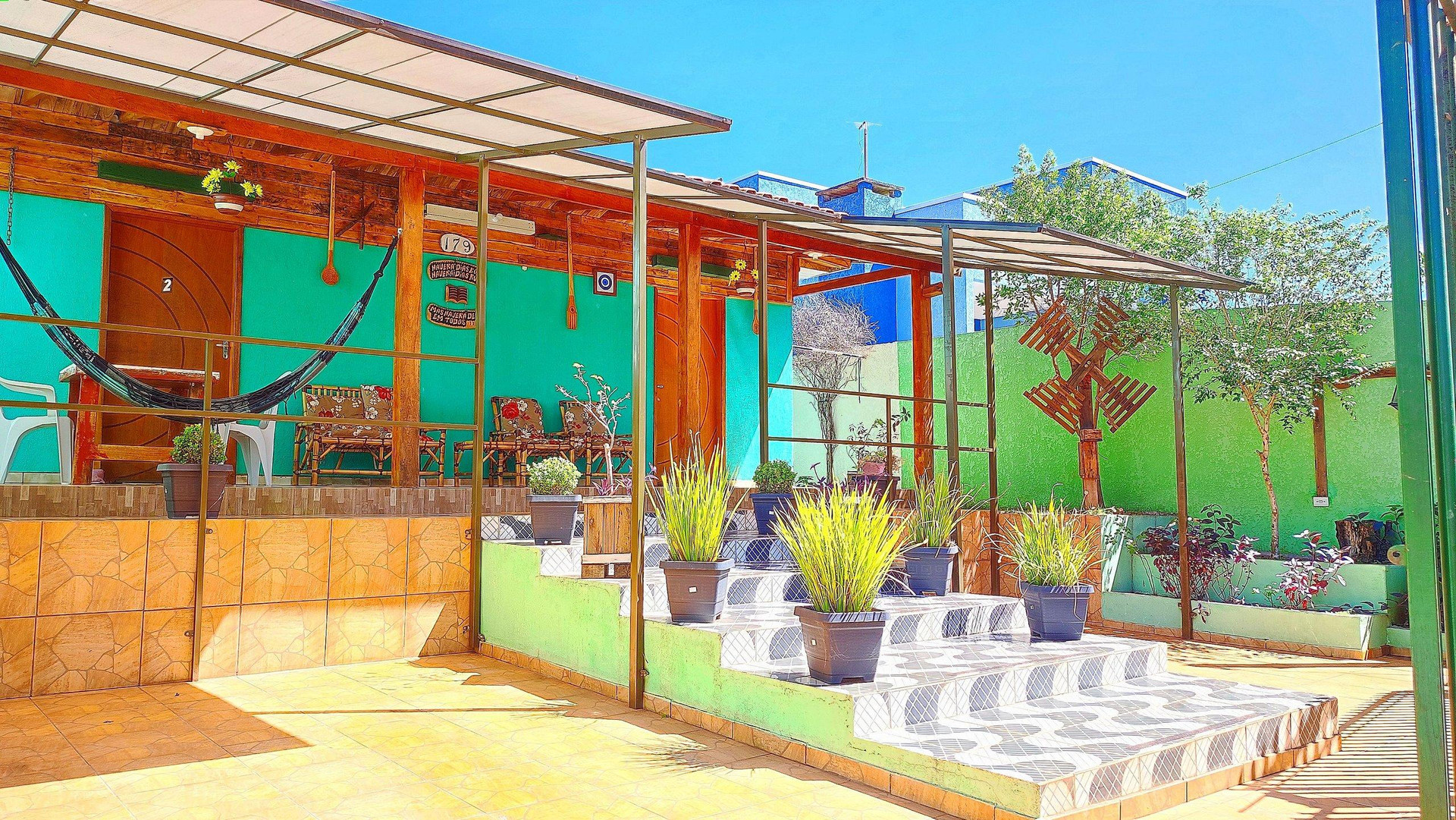 image-housing-carousel