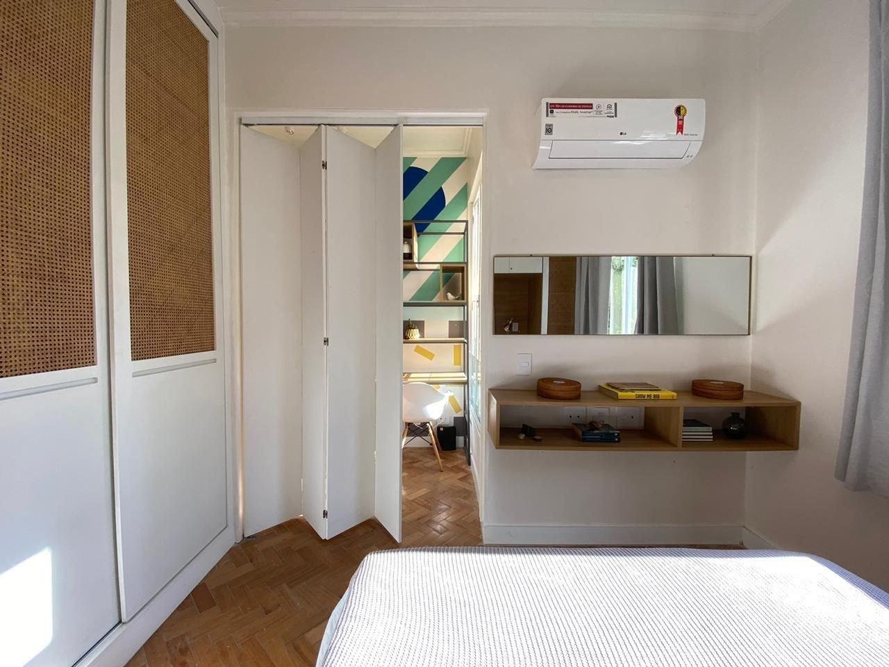 image-housing-carousel