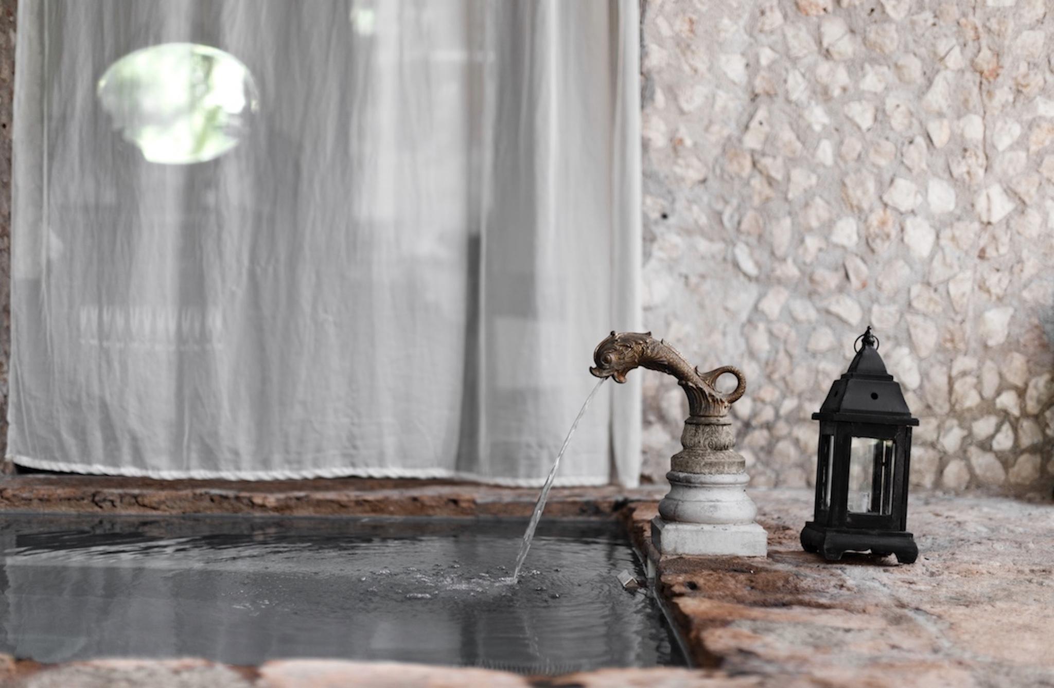 image-housing-carousel
