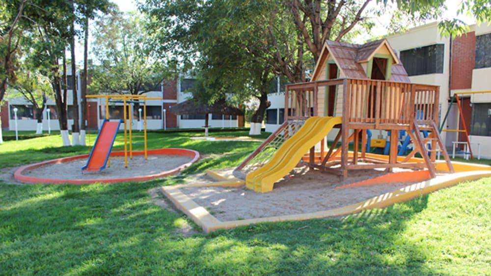 image-housing-carousel