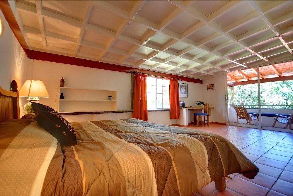 image-housing-carousel