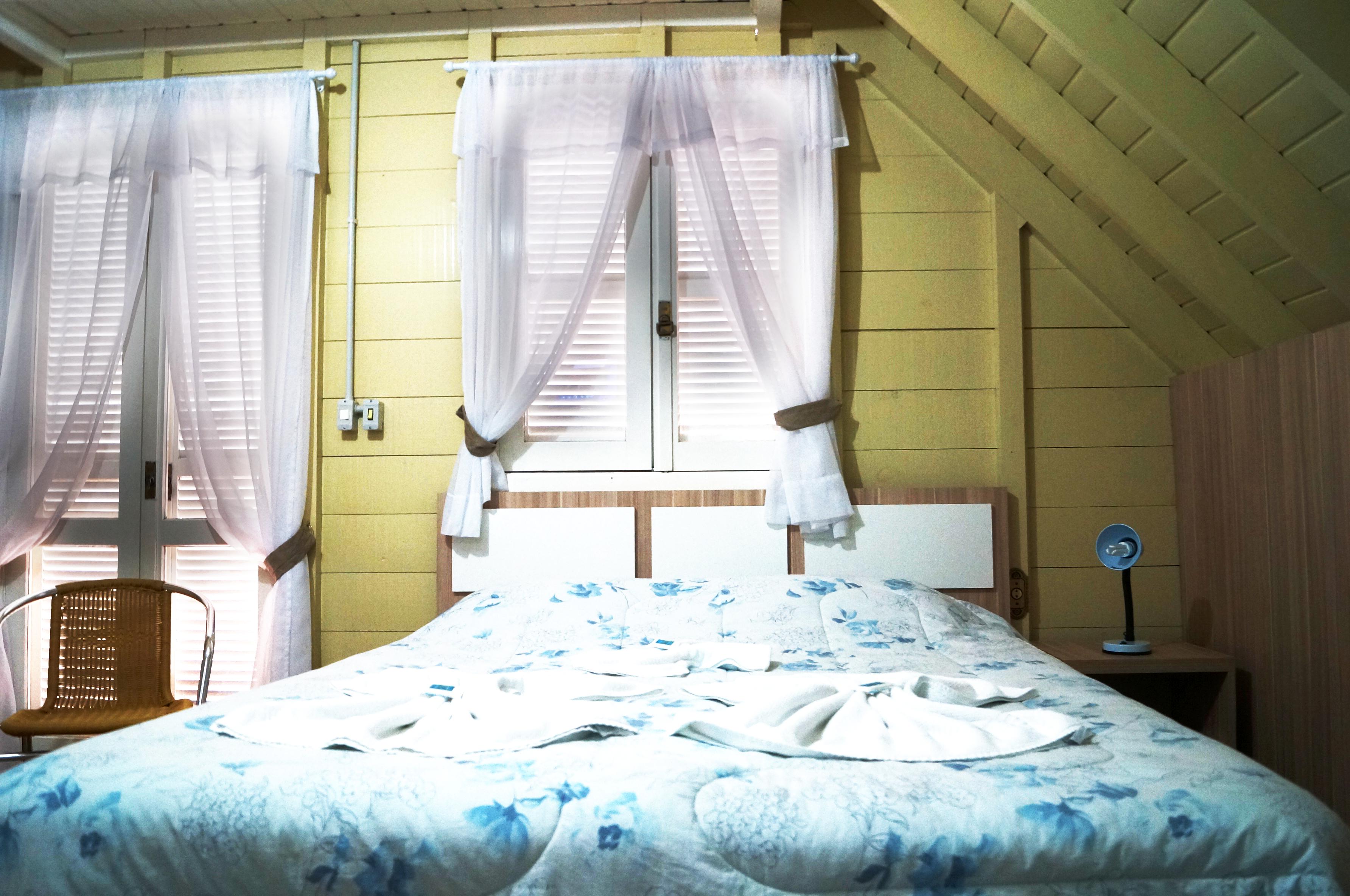 image-housing-carousel