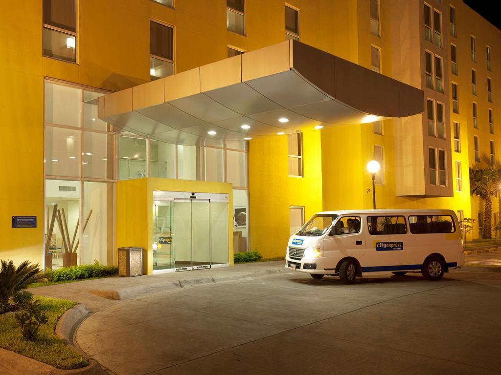 image-housing-carousel