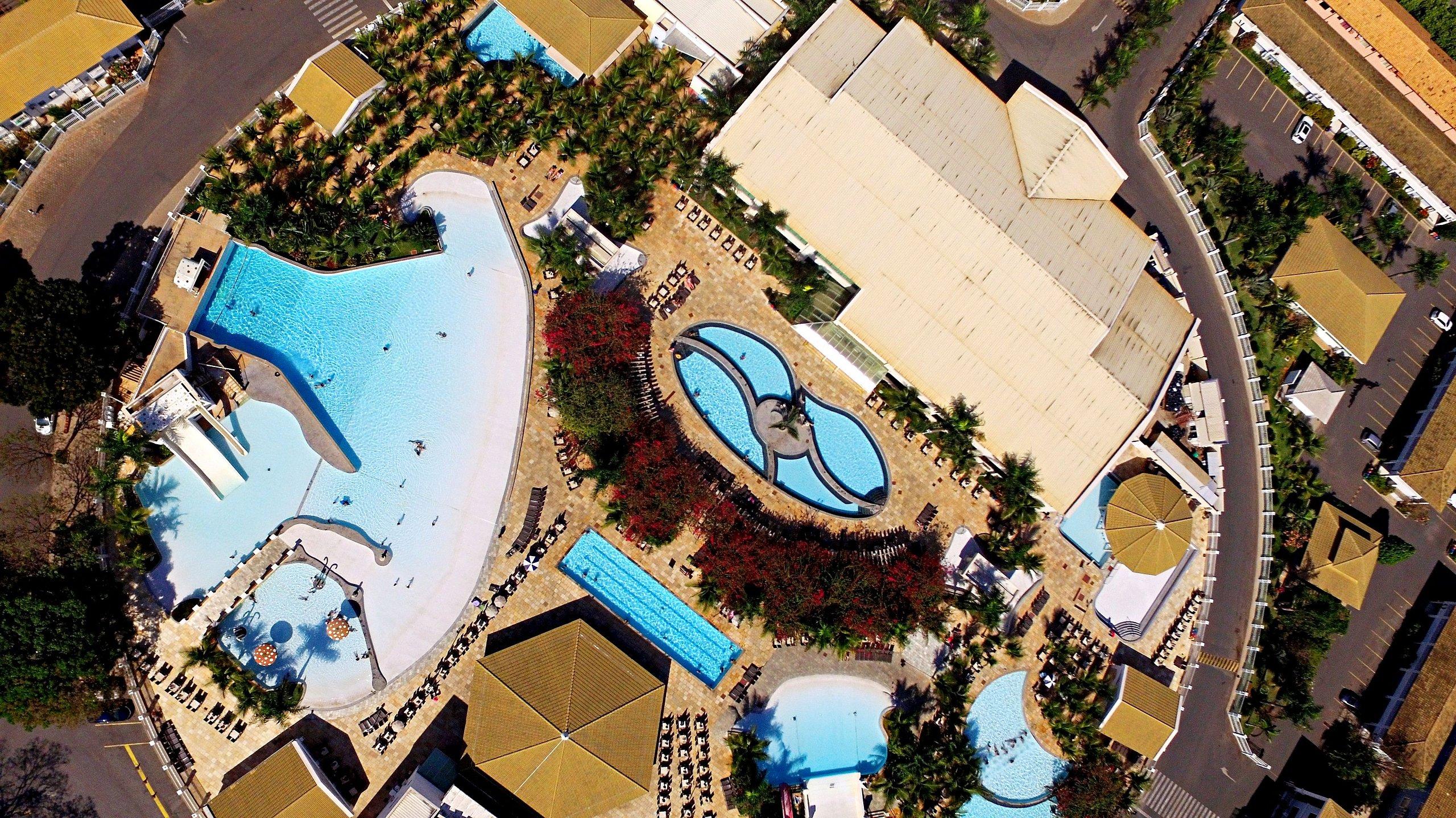 image-housing-carousel