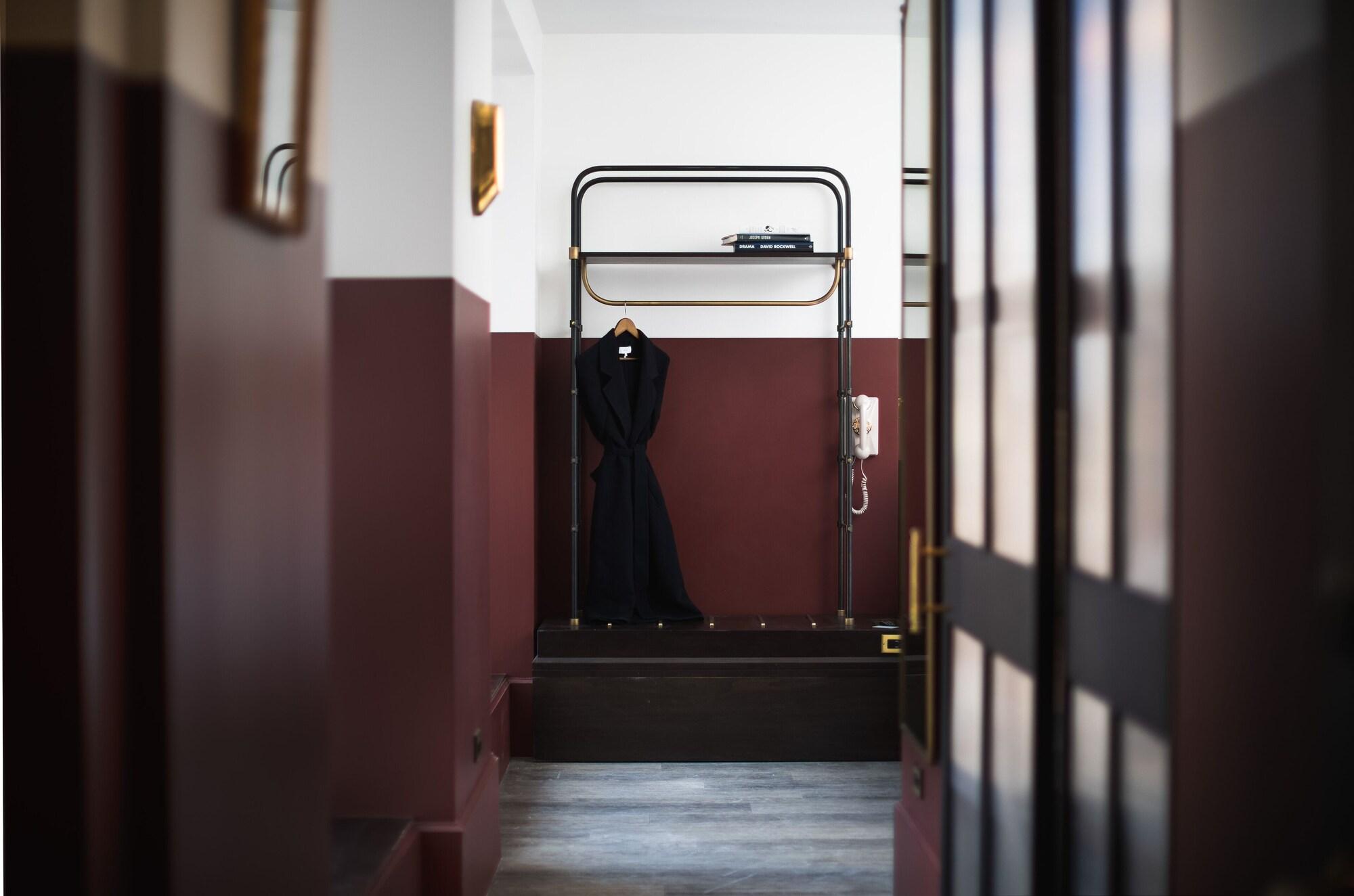 image-housing-carousel