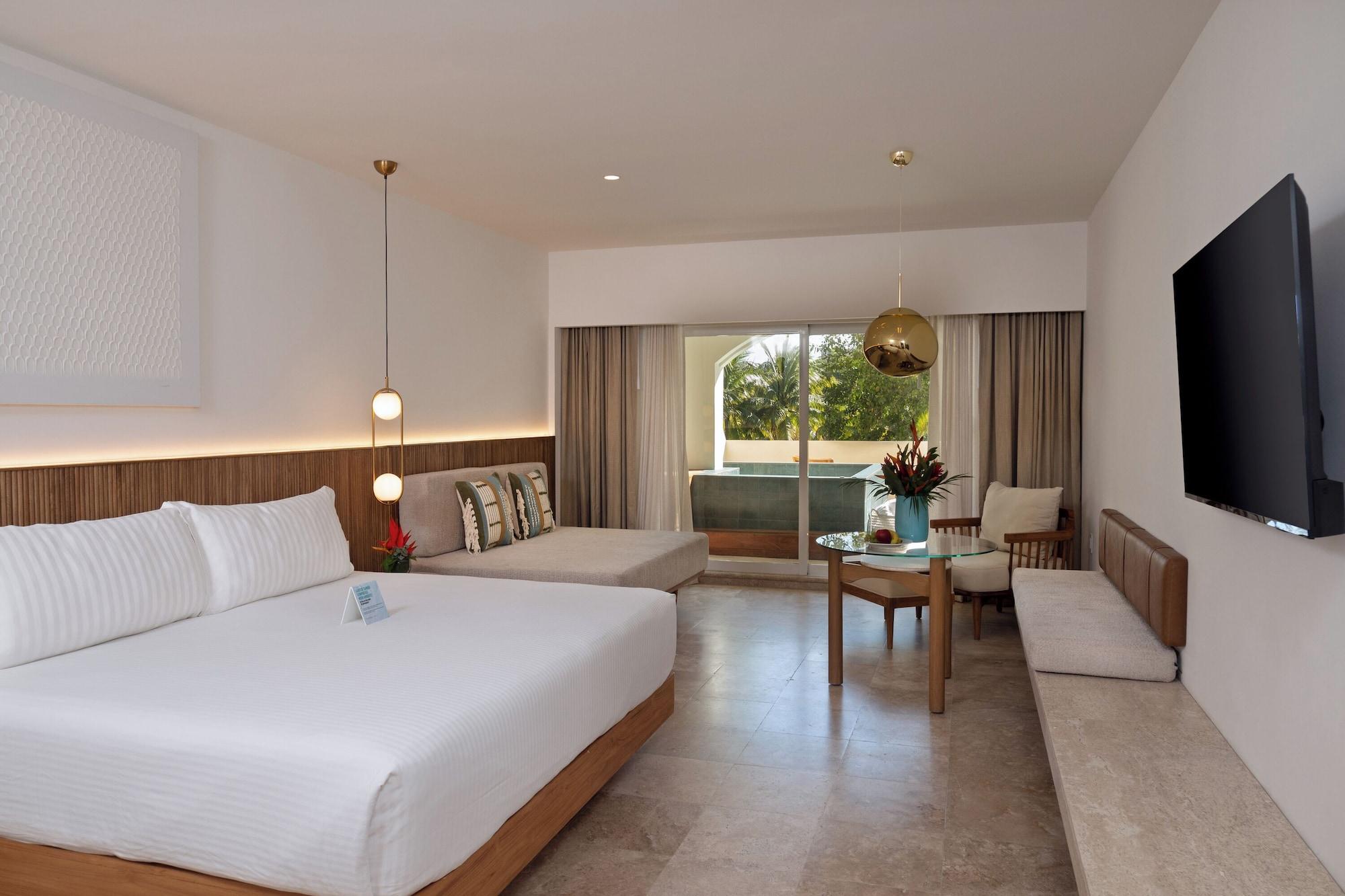 JUNIOR SUITE SOAKER TUB - ADULTS ONLY