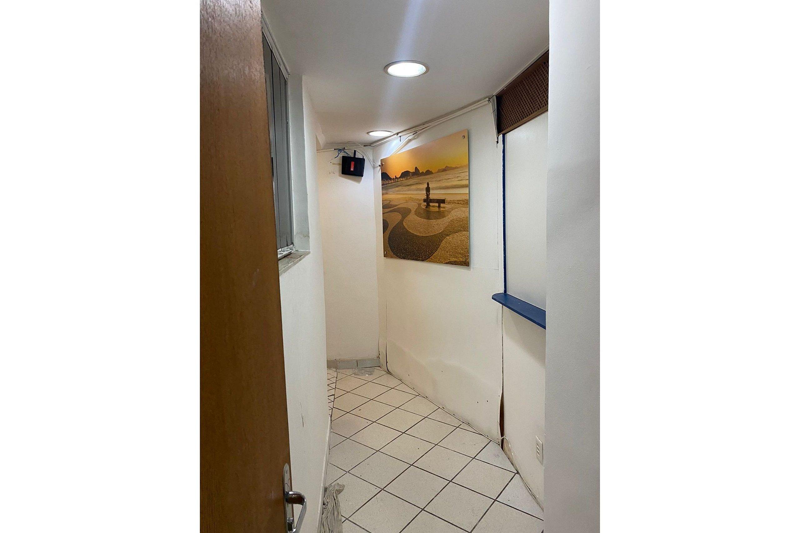 image-housing-carousel
