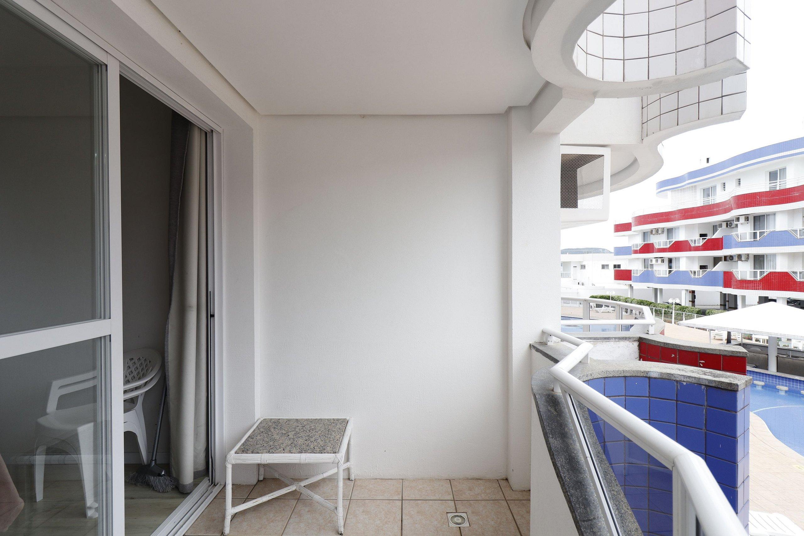 image-housing-carousel