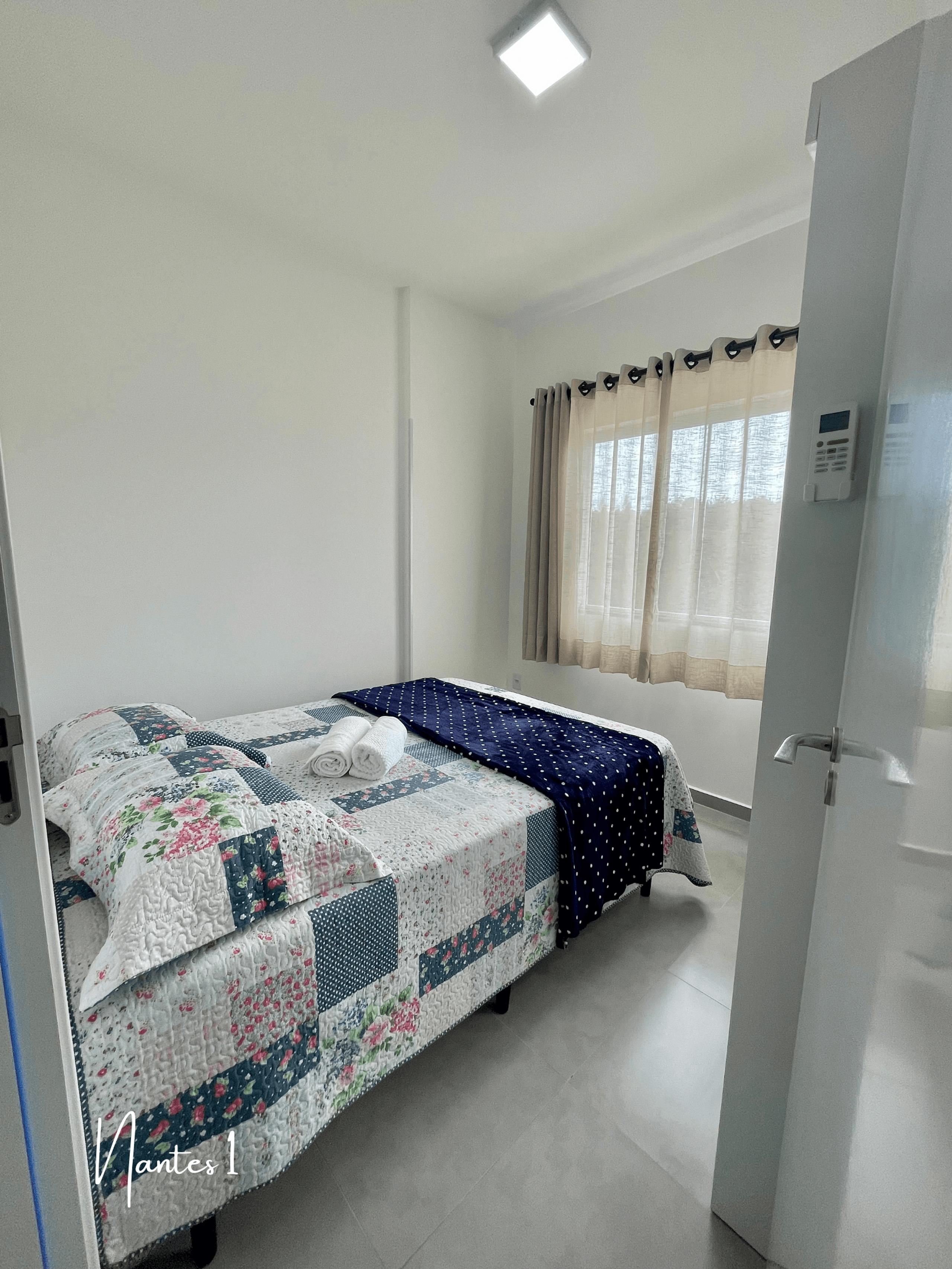 image-housing-carousel