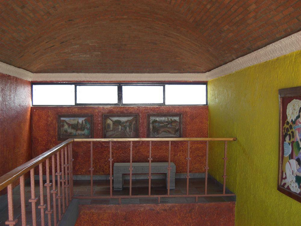 image-housing-carousel