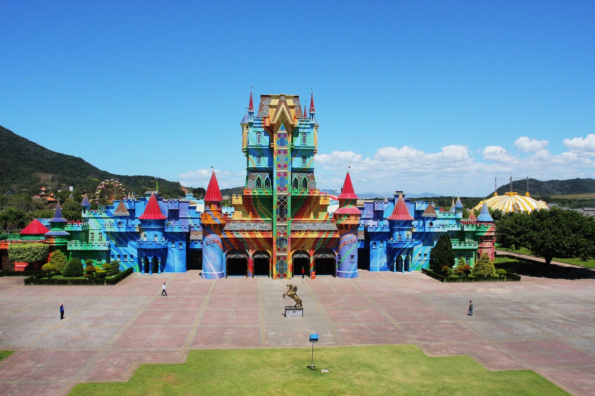 image-housing-carousel