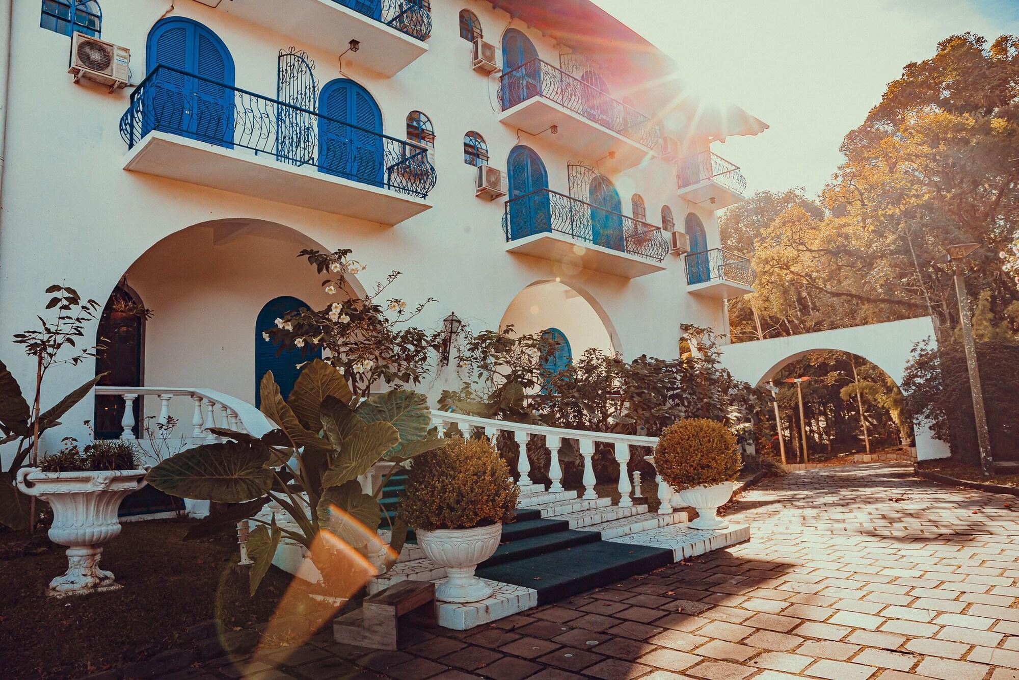 image-housing-carousel