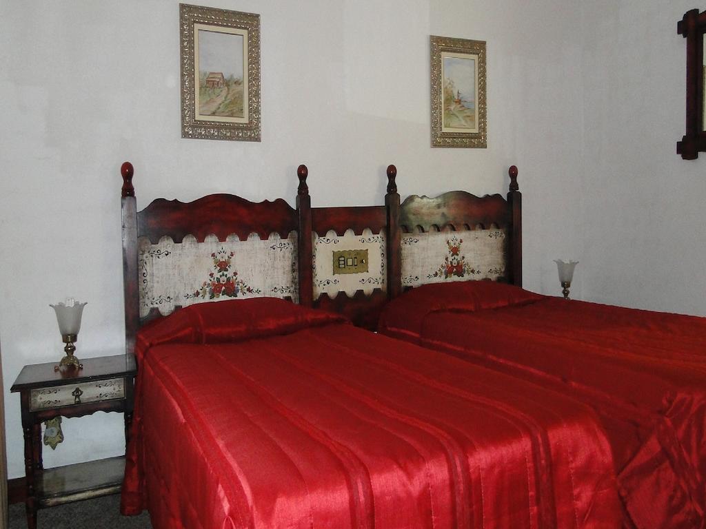 image-housing-carousel