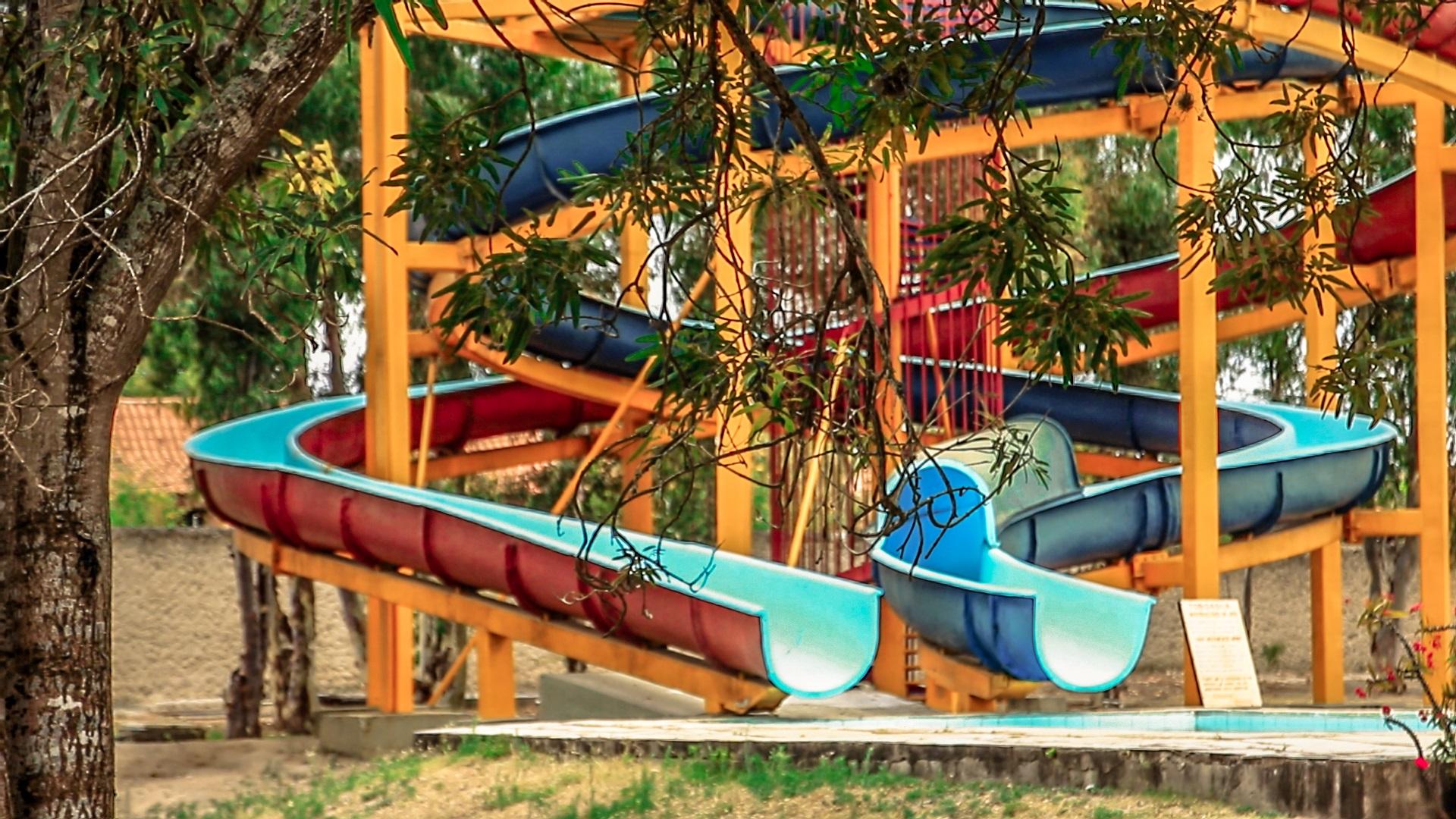 image-housing-carousel