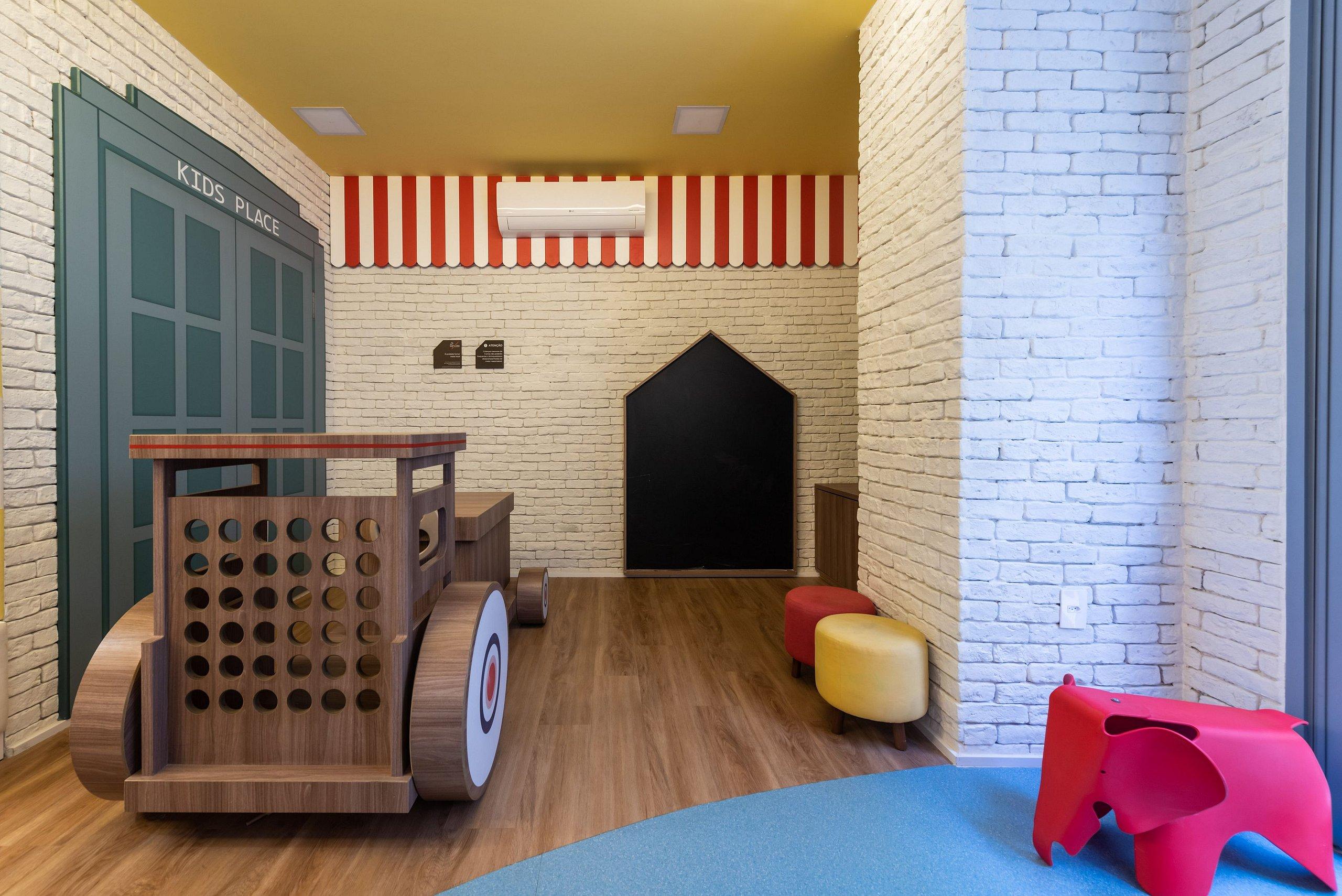 image-housing-carousel