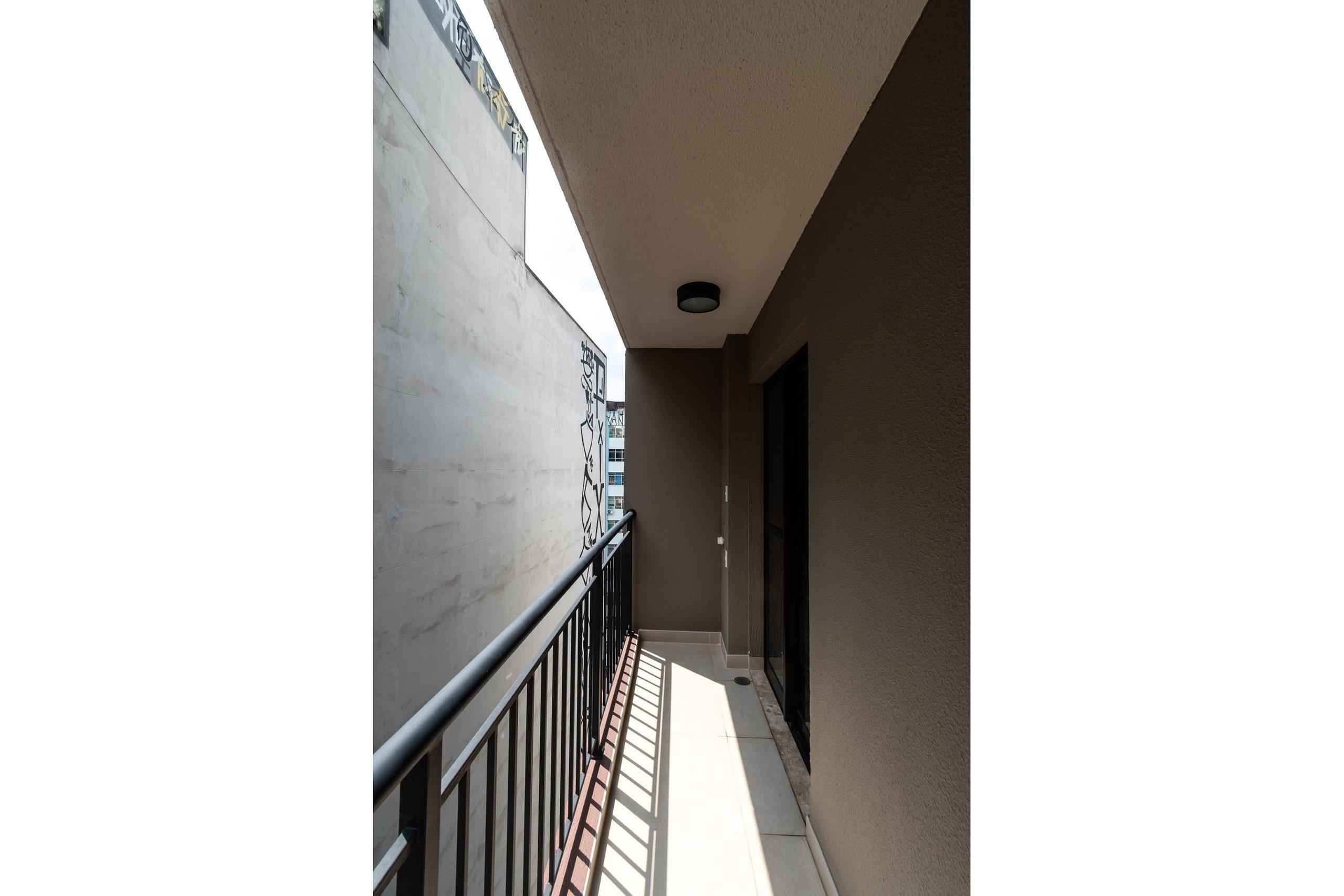image-housing-carousel