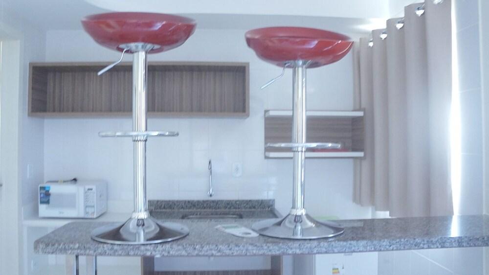 image-housing-carousel