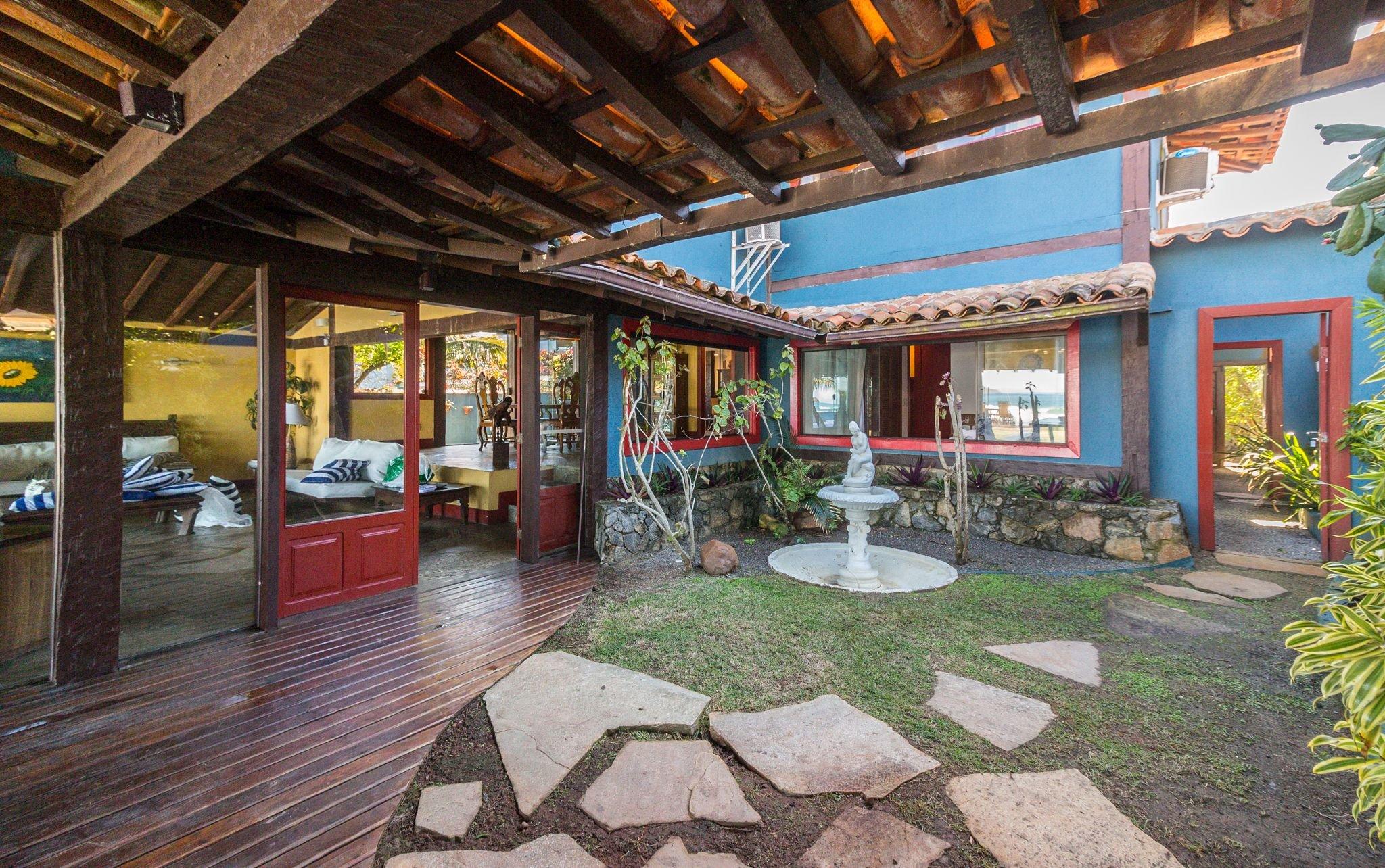 image-housing-carousel