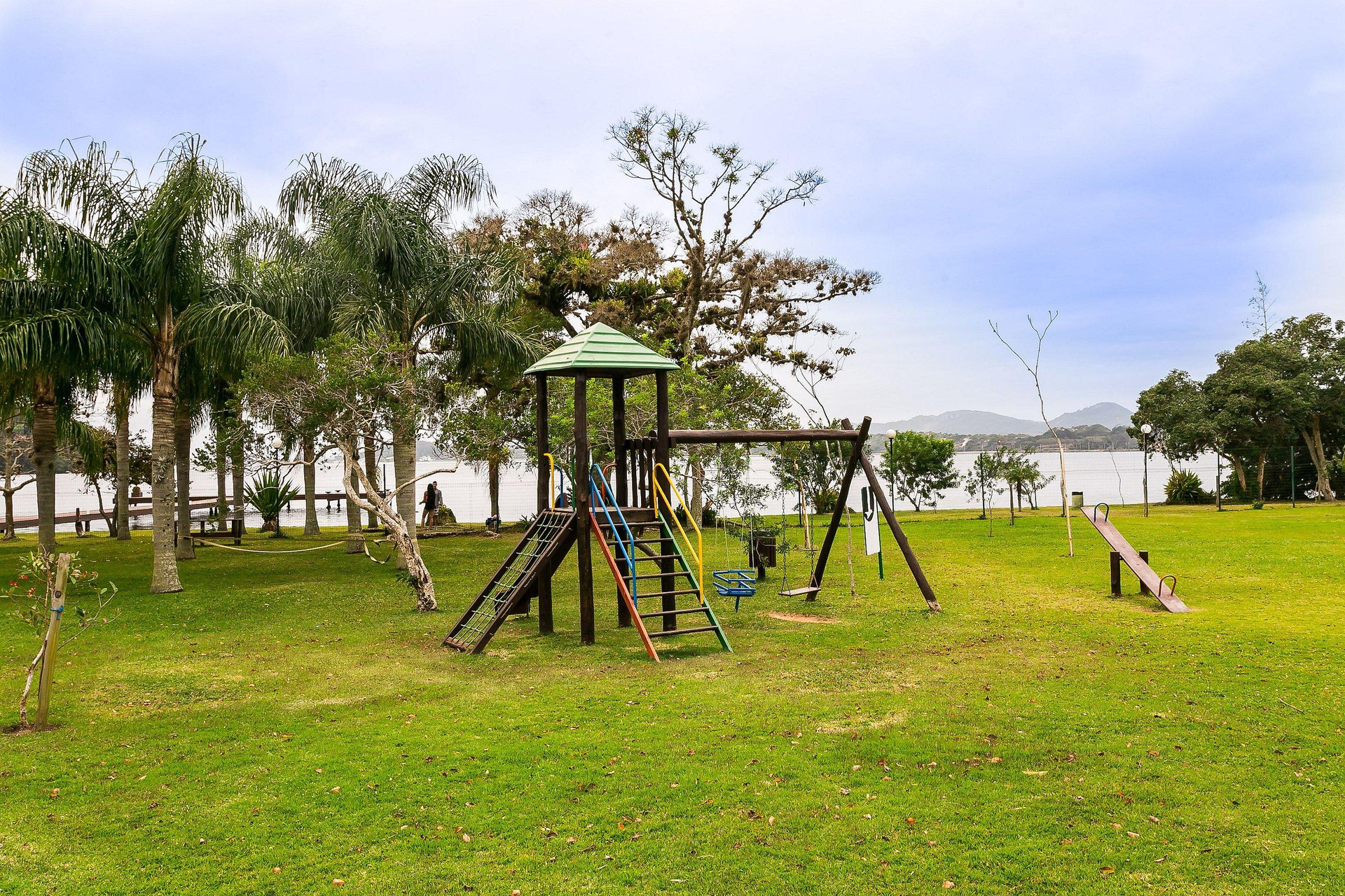 image-housing-carousel