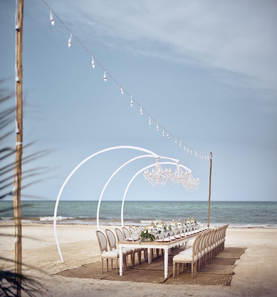 image-housing-carousel