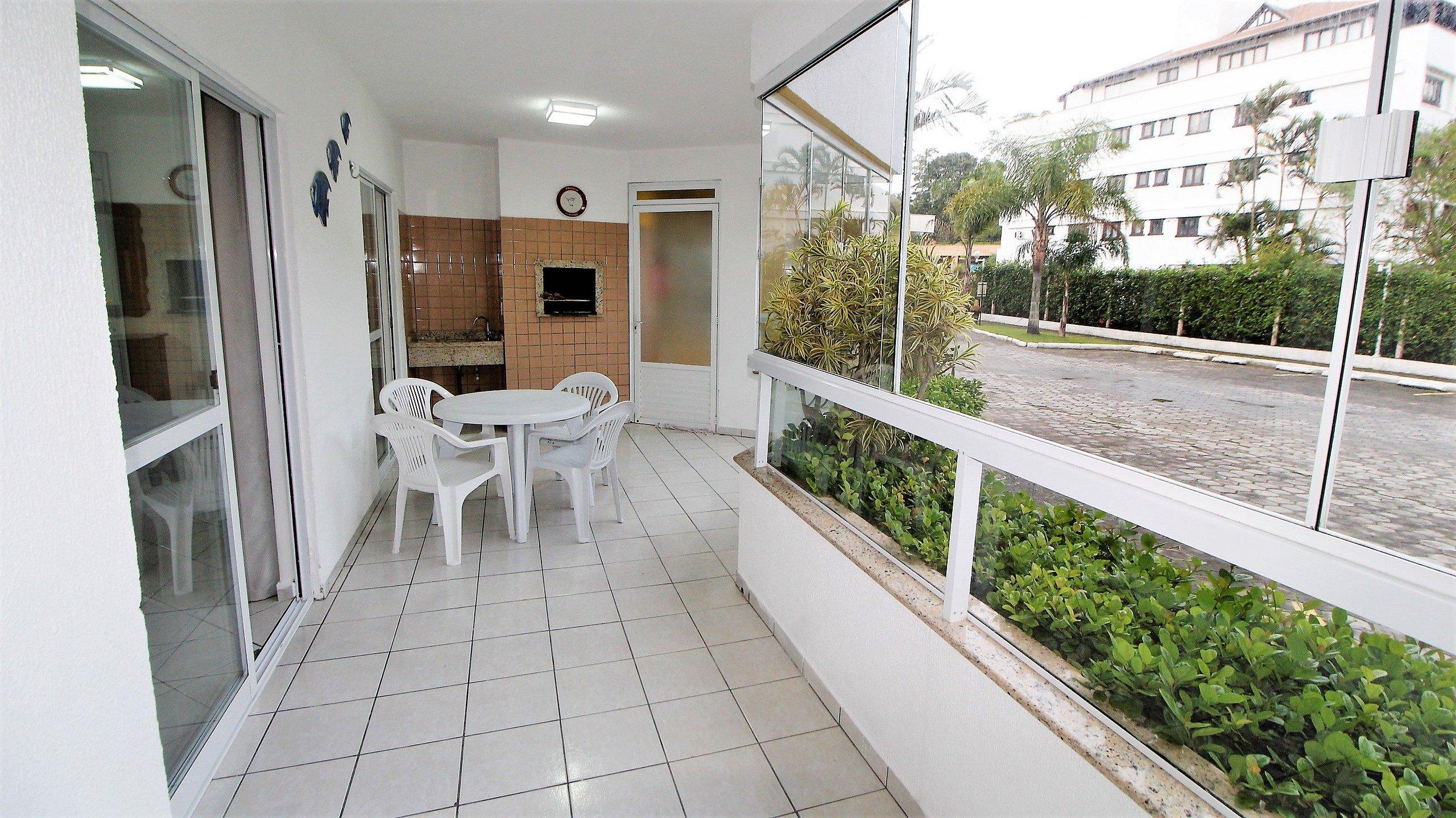 image-housing-carousel
