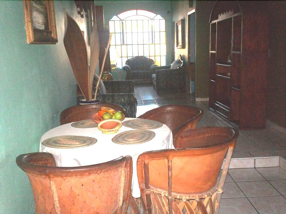 image-housing-carousel