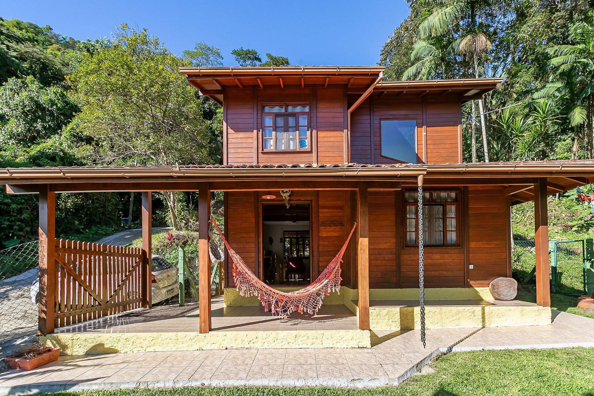image-housing-carousel
