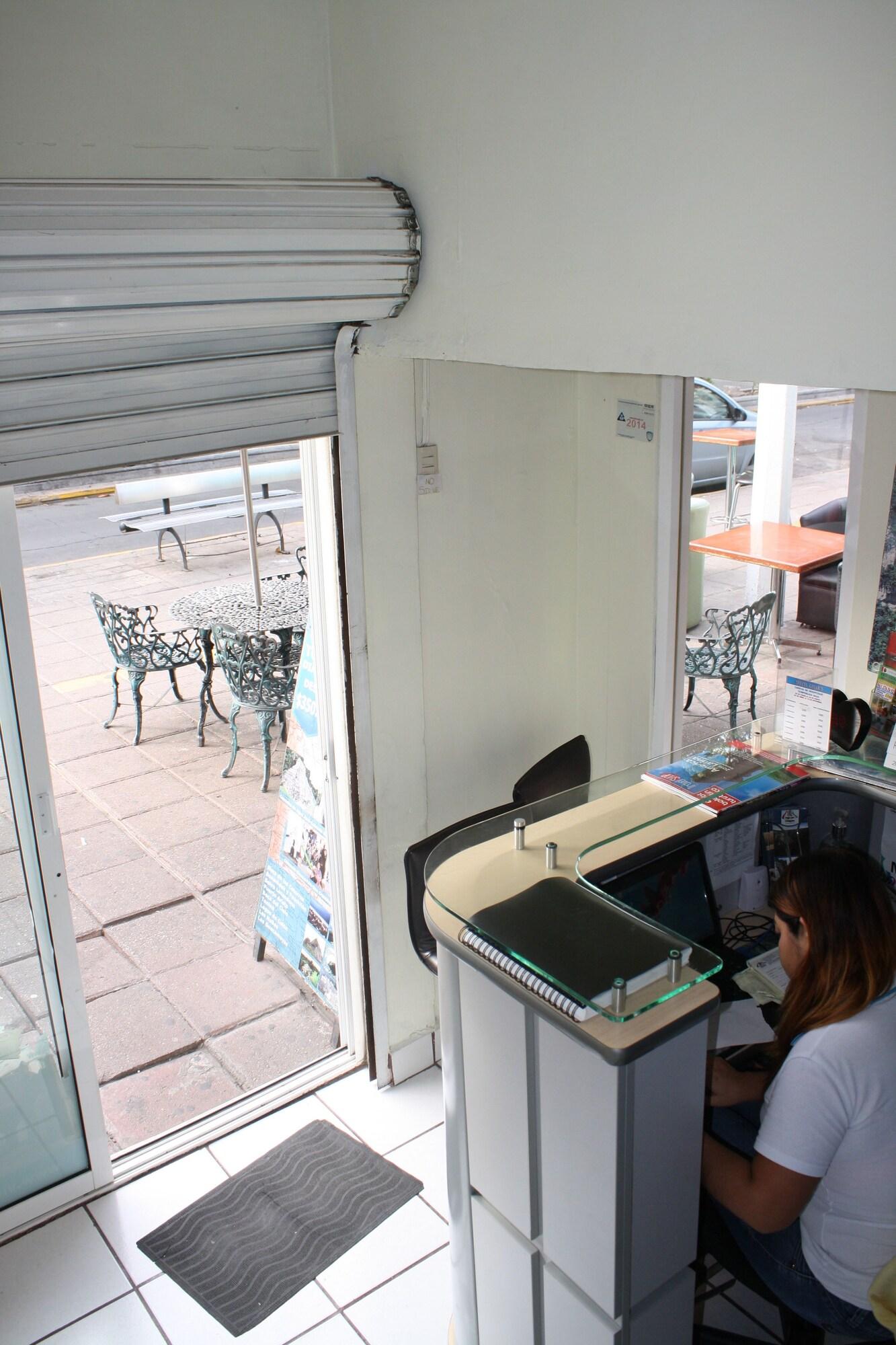 image-housing-carousel