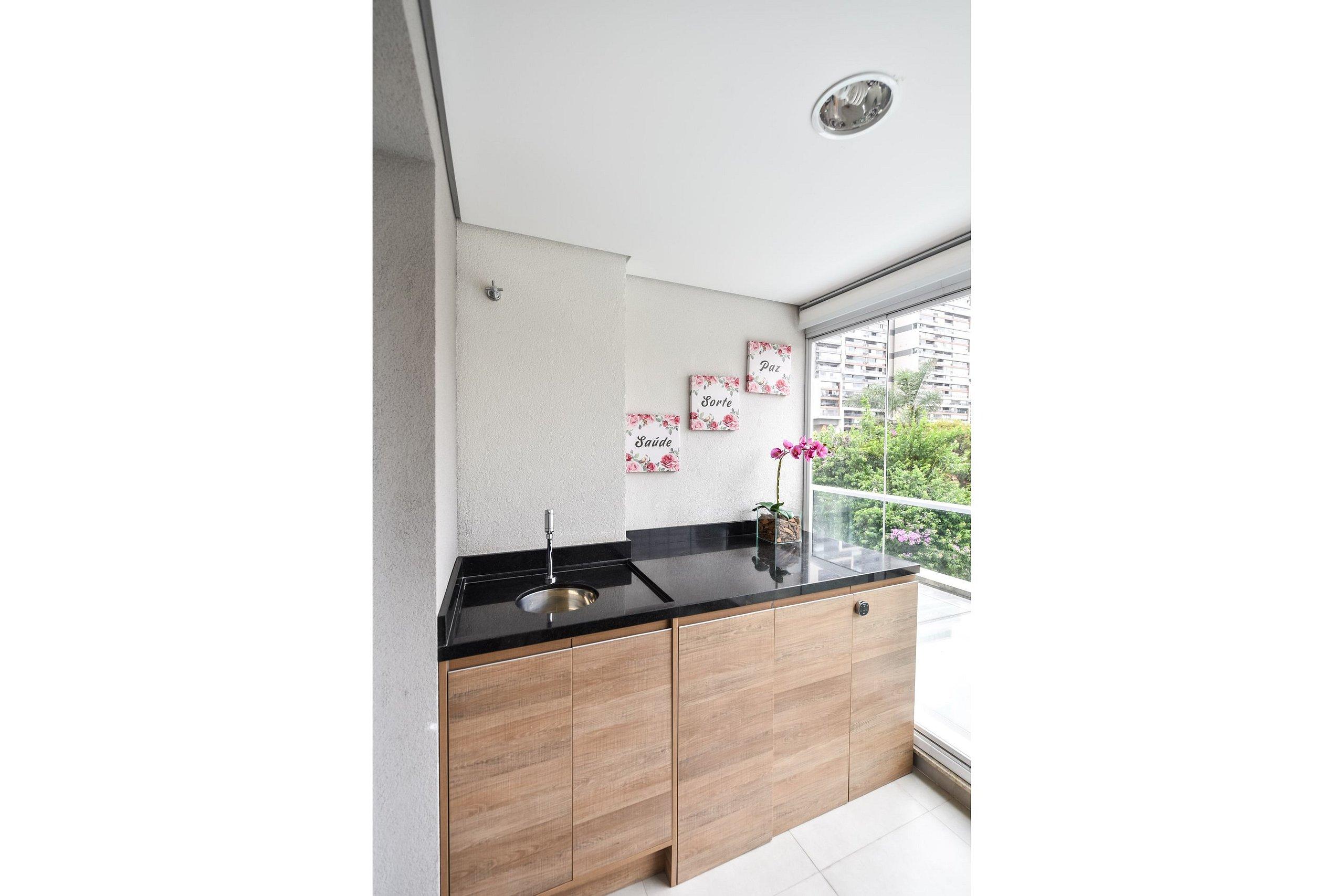 image-housing-carousel